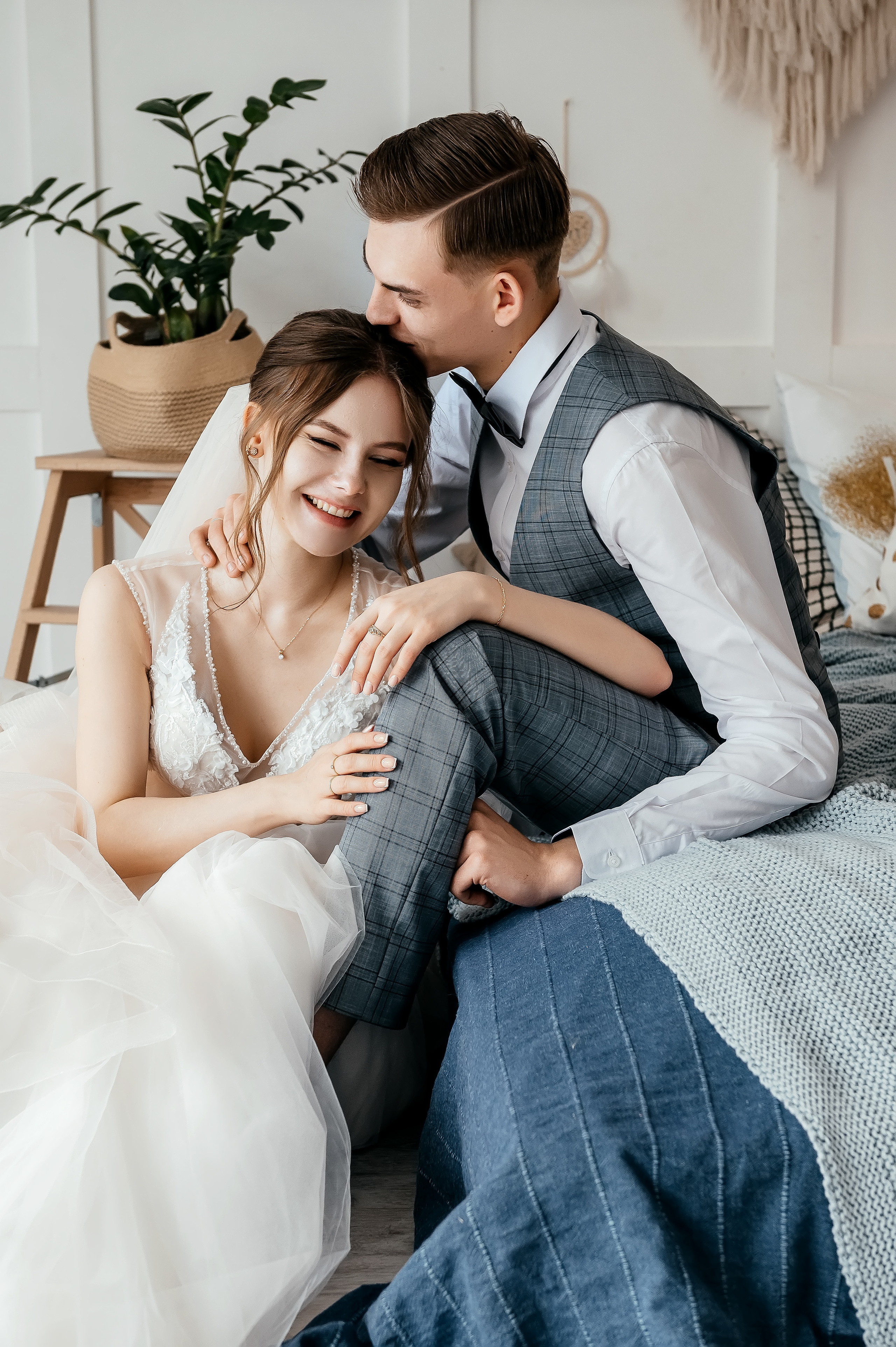 Свадебная лав стори в фотостудии Лофт 18. ЗАГС Королева и вечер в Усадьбе Гребнево. Свадебный и семейный фотограф Виктория Носачёва. Щелково, Москва и МО