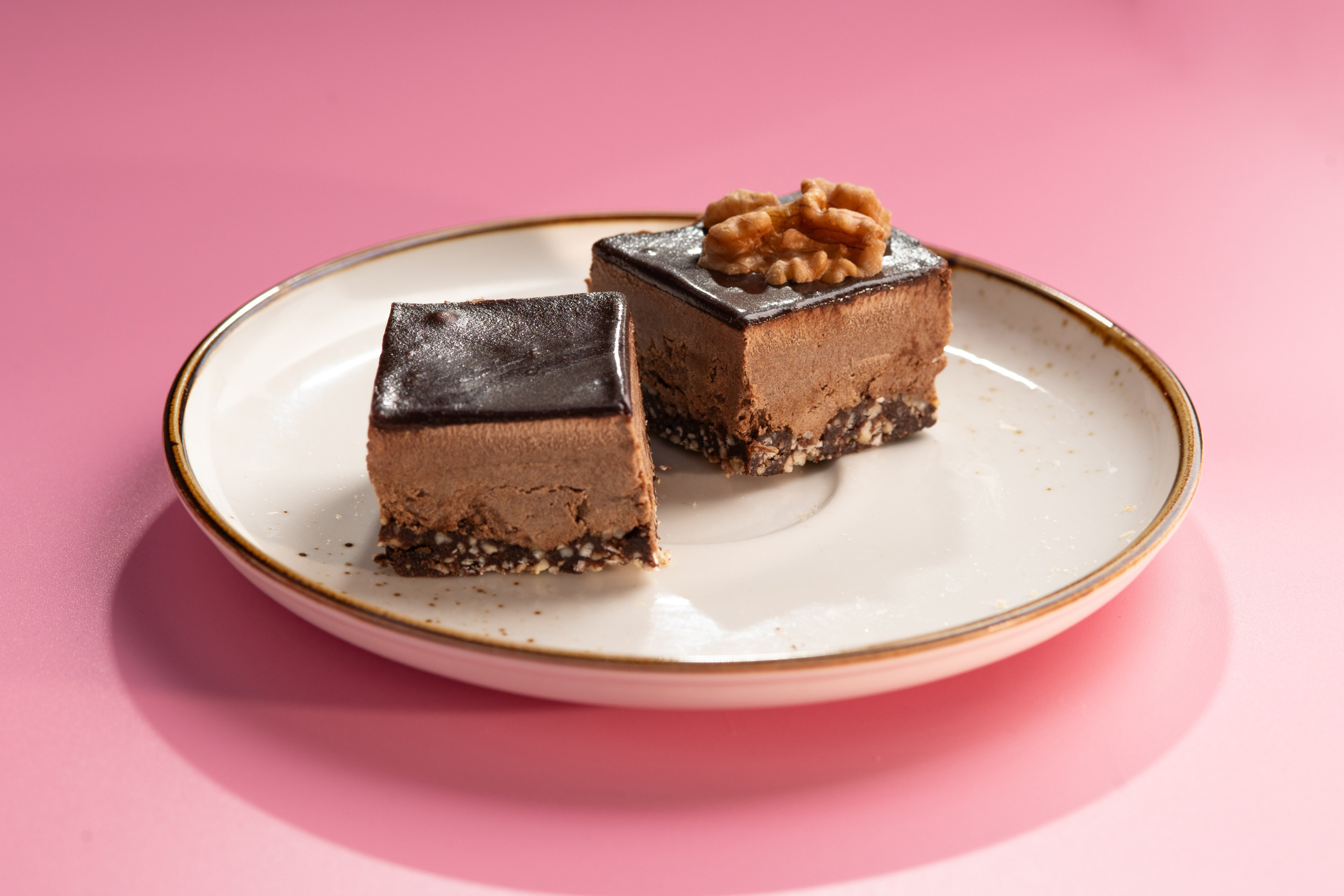 Каталожная предметная съемка в Сургуте. Студия по производству фото- и видео-контента «АППЕРТУРА»