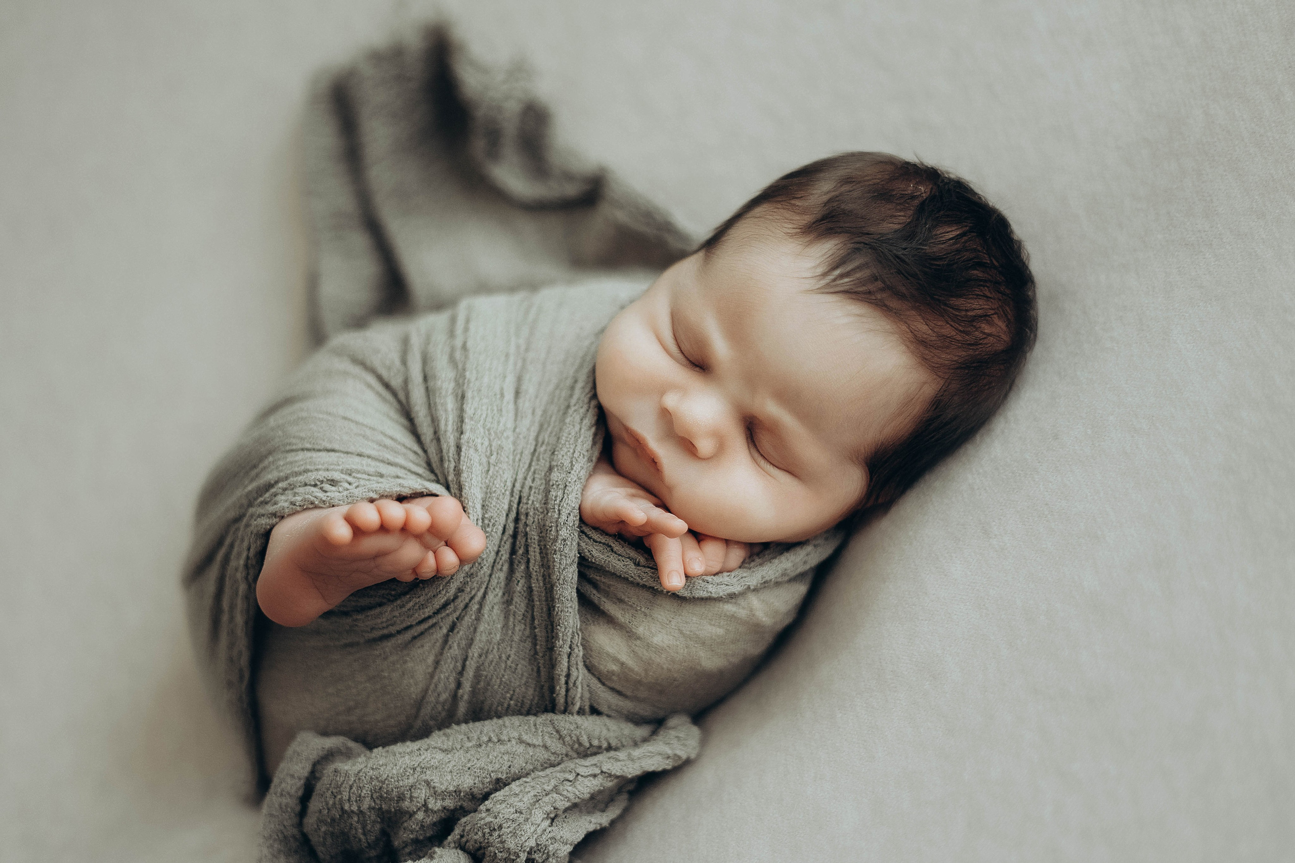 фотограф фотосессия ньюборн новорожденный малыш лайфстайл классический newborn фотосессия в краснодаре фотограф в краснодаре роды роддом фотограф