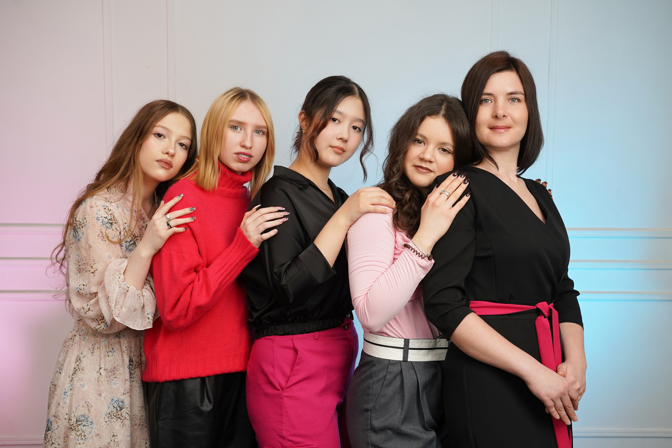 AlbomKras -выпускные альбомы Красноярска с авторским дизайном и качественной фотосъемкой! ⭐⭐⭐⭐⭐ 5.0