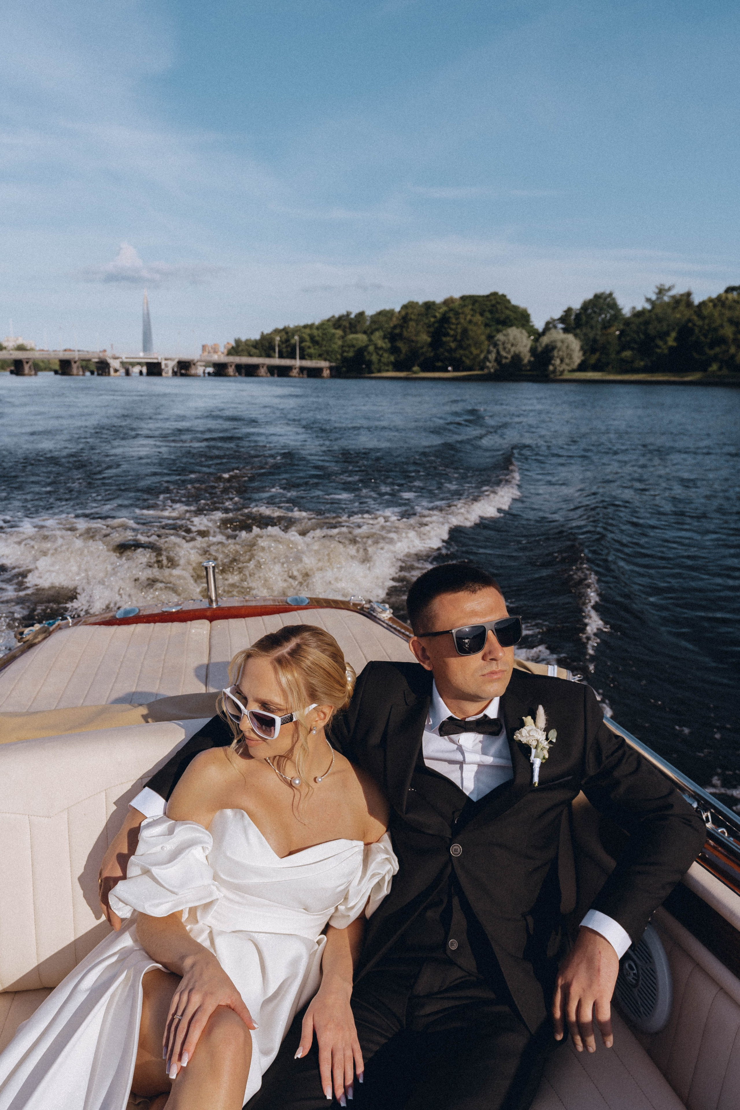 СВАДЕНБНАЯ СЬЕМКА НА КАТЕРЕ ПО КАНАЛАМ САНКТ-ПЕТЕРБУРГА И В АКВАТОРИИ НЕВЫ. Профессиональный фотограф, Санкт-Петербург — Виктория Богомолова