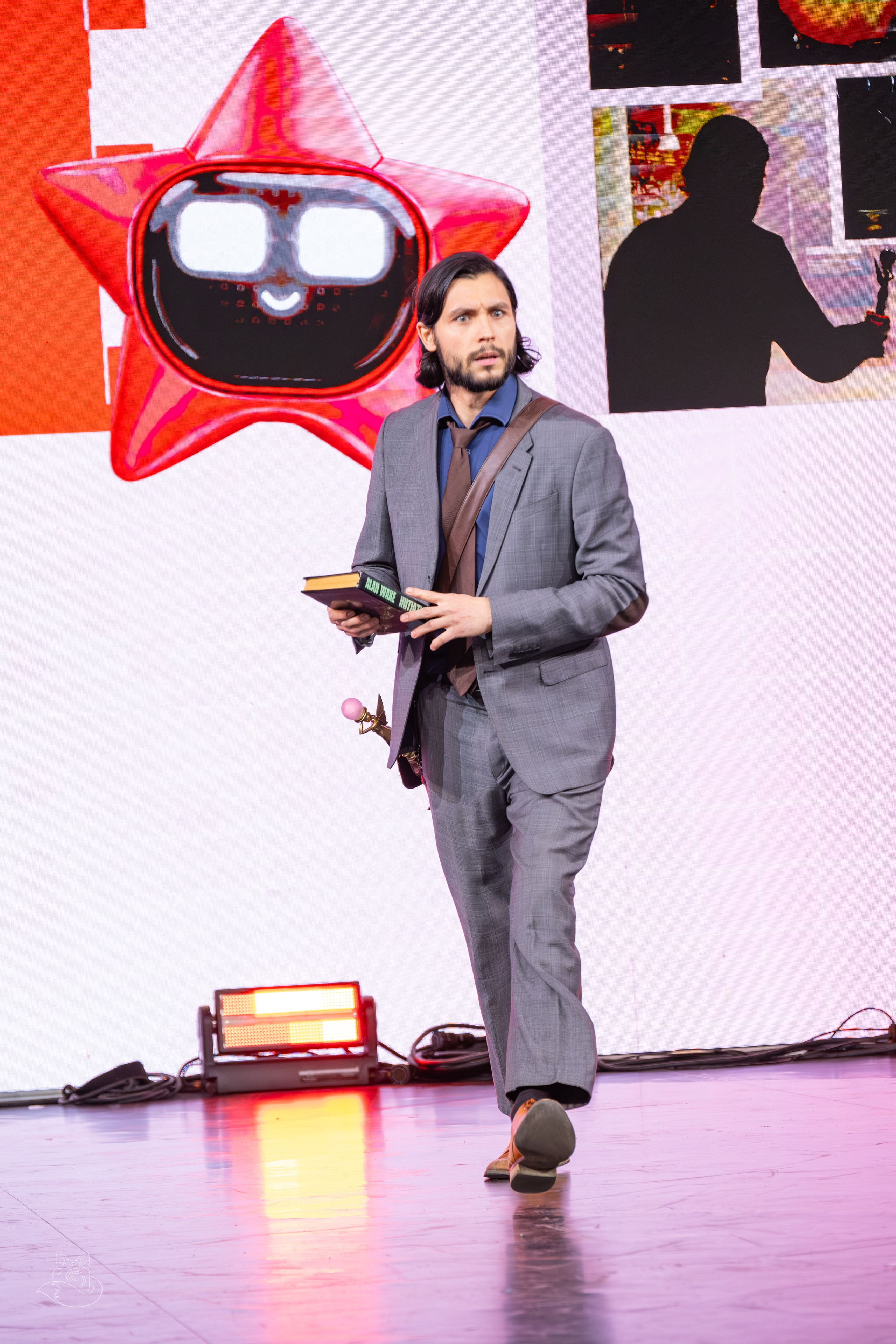 Сцена РЭД ЭКСПО 2024. Косплей фотограф