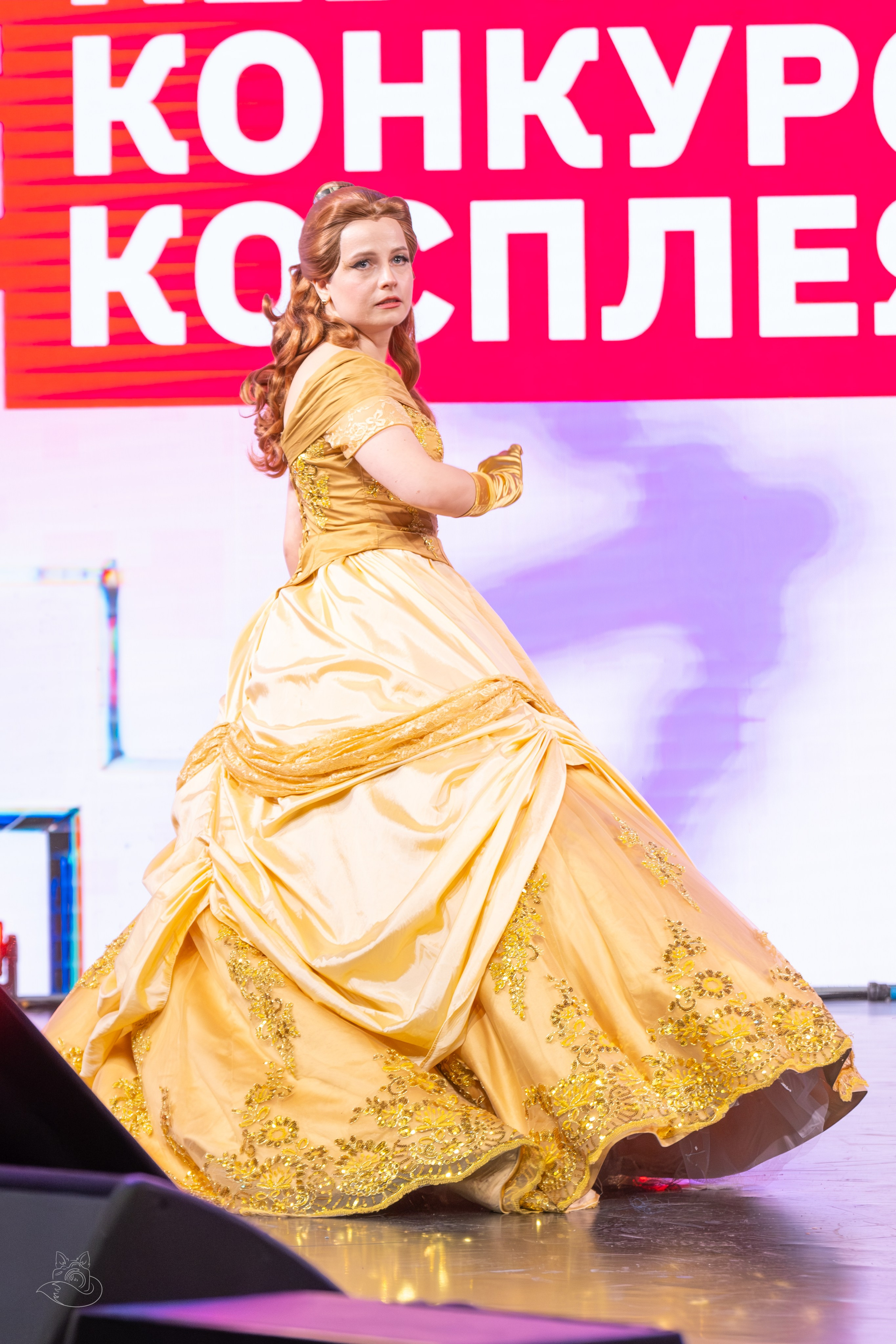 Сцена РЭД ЭКСПО 2024. Косплей фотограф