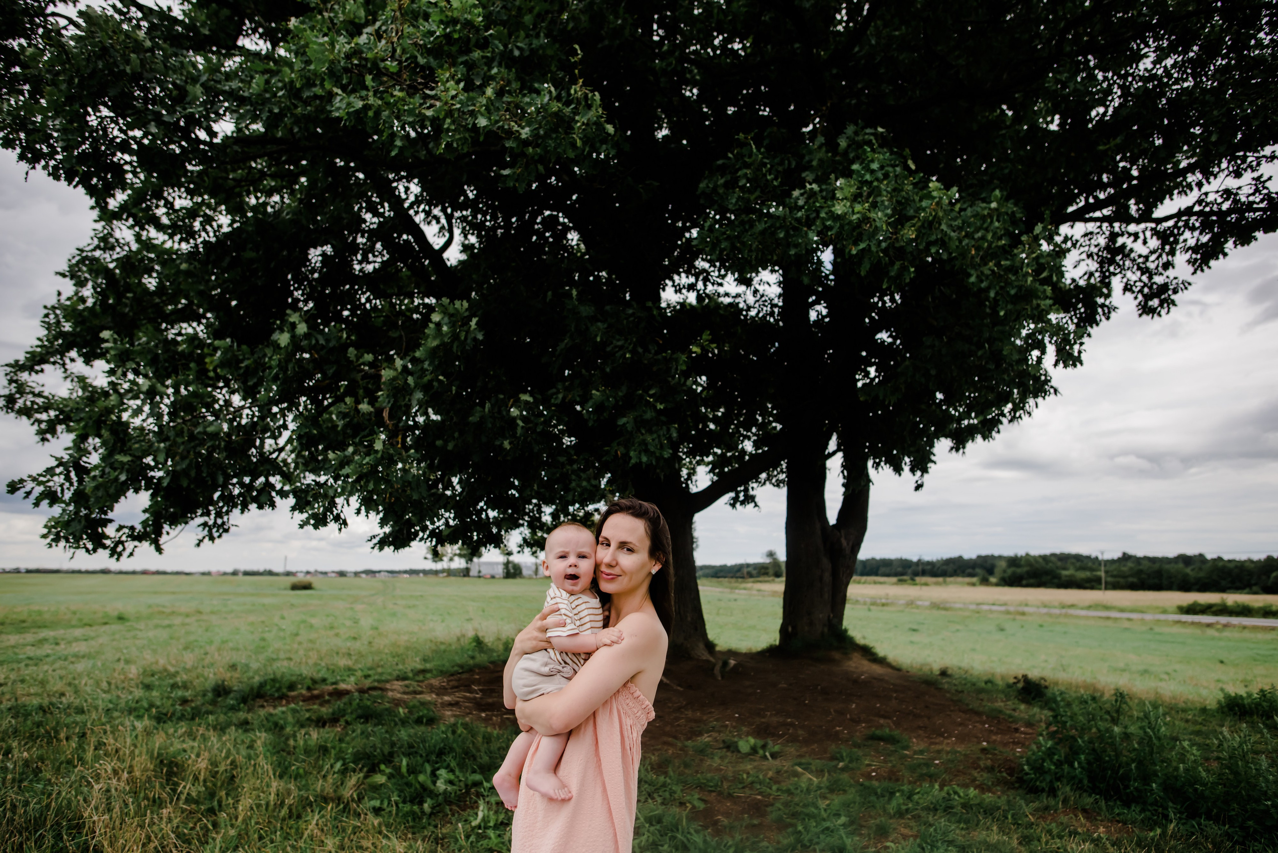Анна и ее семья, фотосессия в поле. Свадебный и семейный фотограф Евгения Кононова