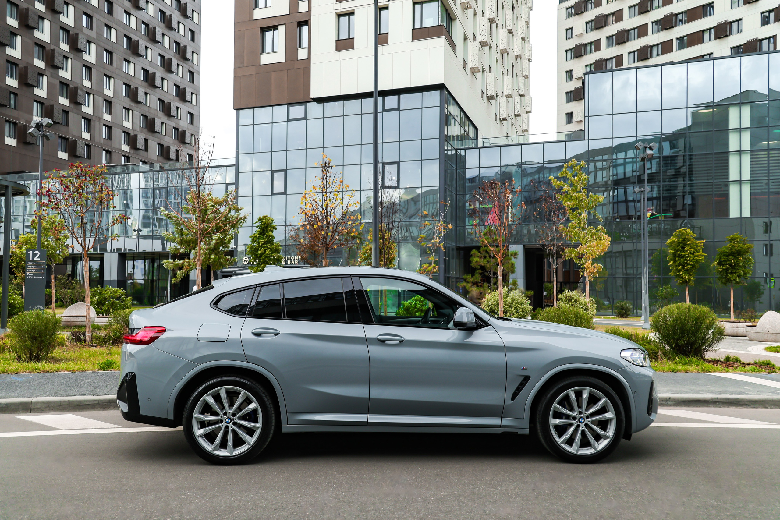 2021 BMW X4. Mixturecaptures