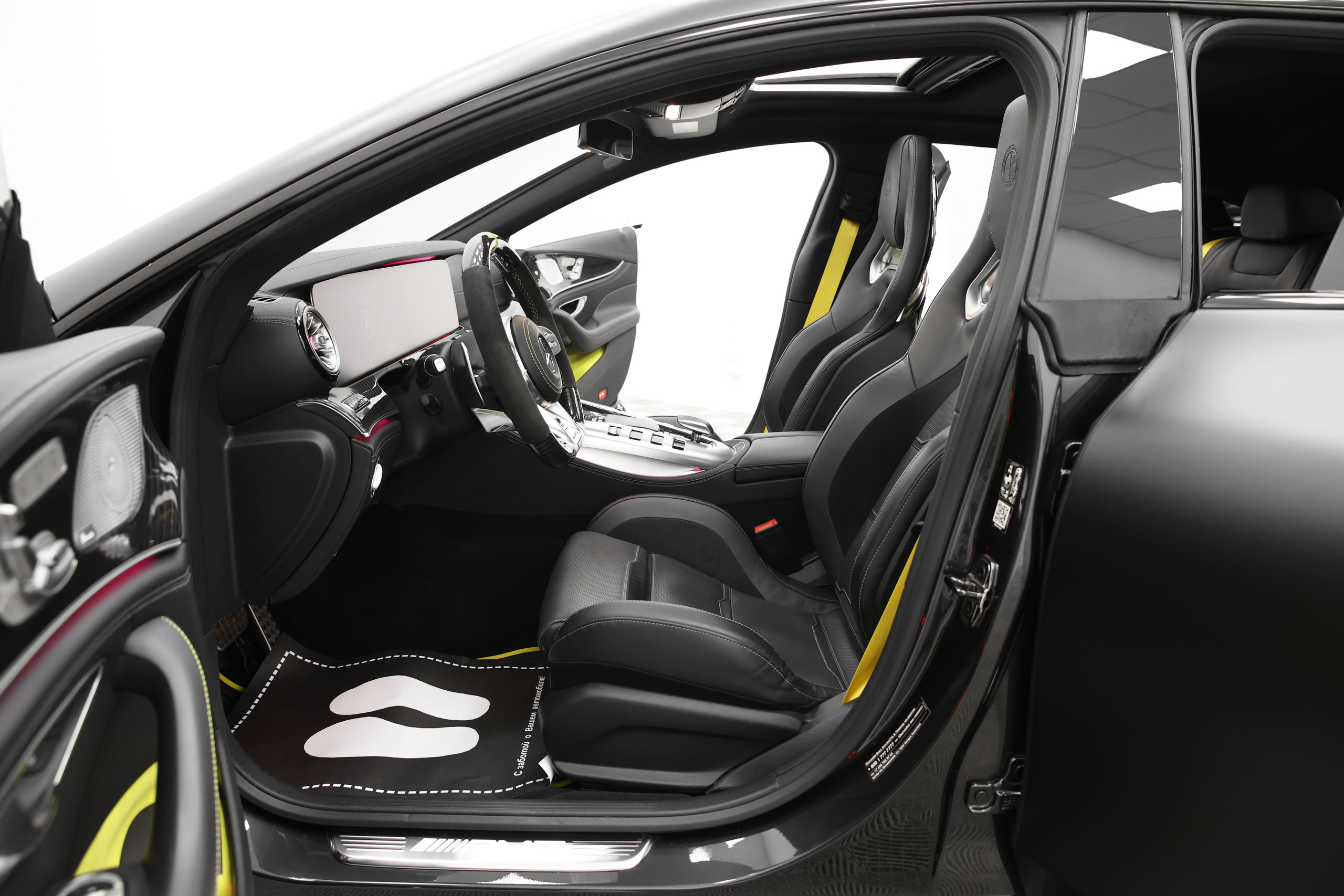 2019 MERCEDES BENZ GT63s AMG. Mixturecaptures