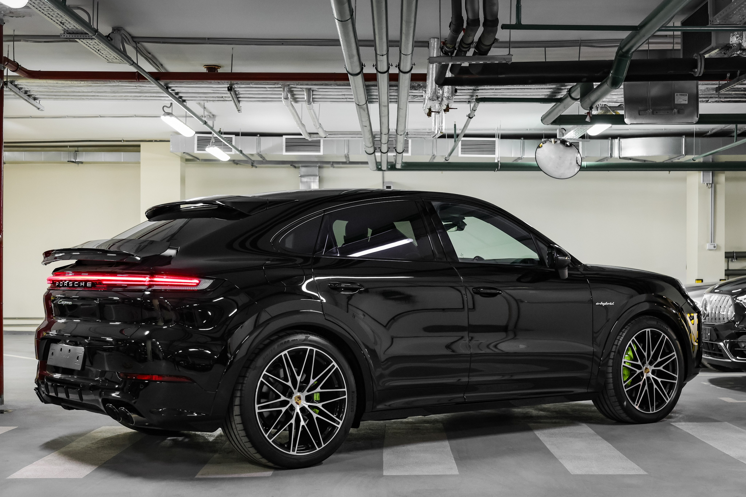 2025 PORSCHE CAYENNE COUPE E-Hybrid $185,000 NEW from EUROPE. Mixturecaptures