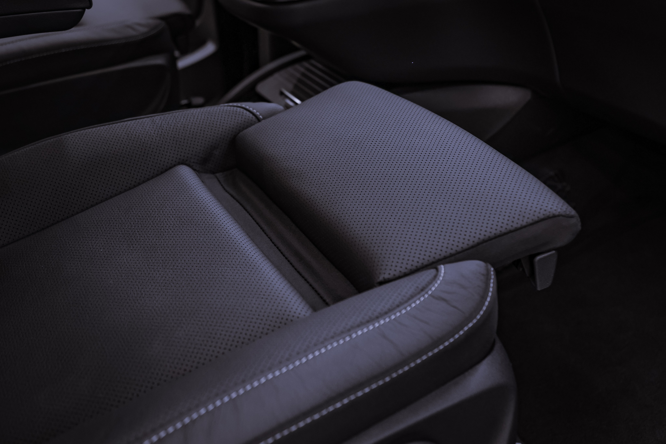 2024 MERCEDES BENZ V 300 d 4MATIC. Mixturecaptures