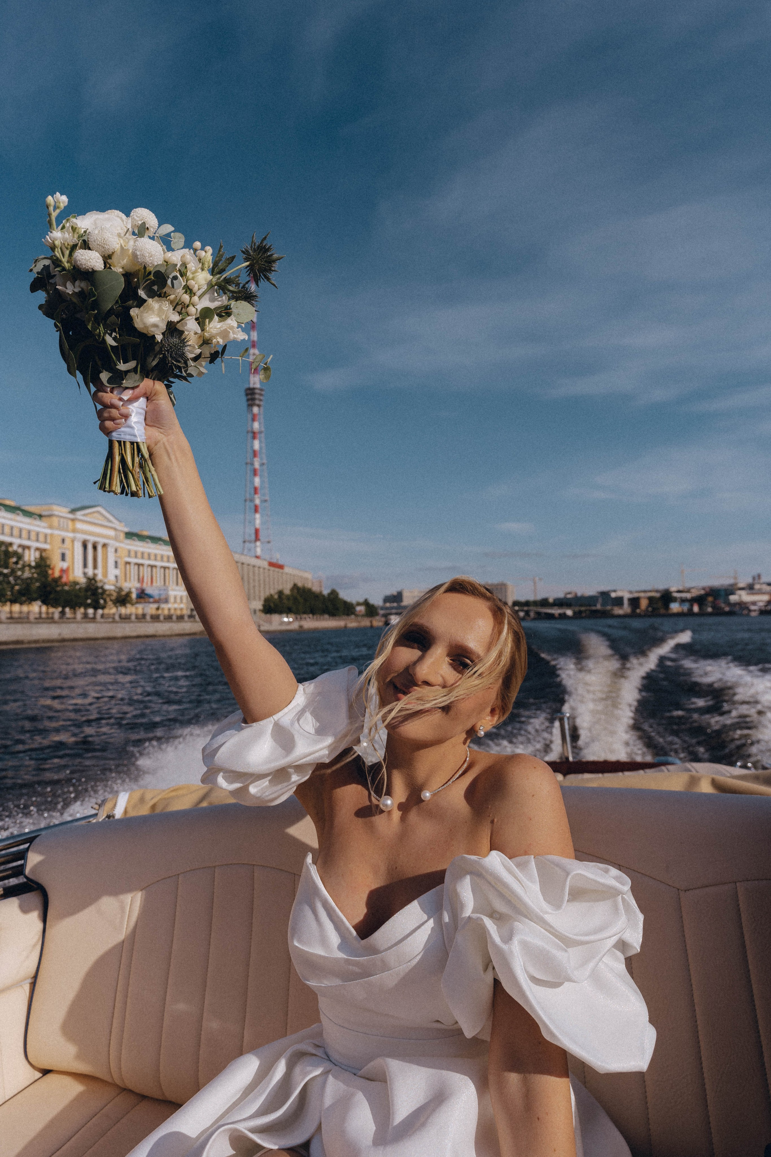 СВАДЕНБНАЯ СЬЕМКА НА КАТЕРЕ ПО КАНАЛАМ САНКТ-ПЕТЕРБУРГА И В АКВАТОРИИ НЕВЫ. Профессиональный фотограф, Санкт-Петербург — Виктория Богомолова