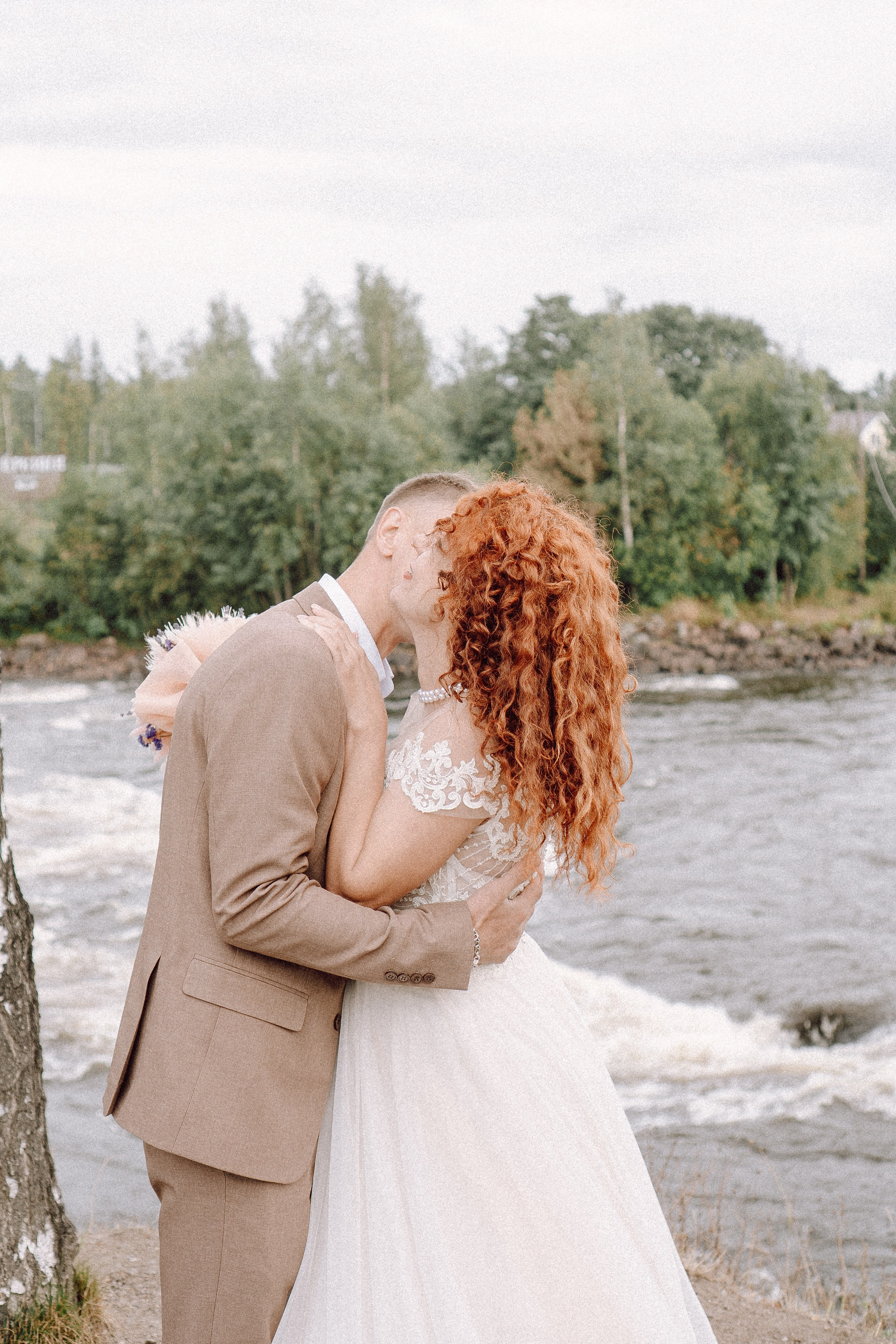 СВАДЕБНАЯ ФОТОСЕССИИЯ ПАРЫ В ГОРОДЕ ПРИОЗЕРСК В СОСНОВОМ ЛЕСУ И С ПИКАПОМ. Профессиональный фотограф, Санкт-Петербург — Виктория Богомолова