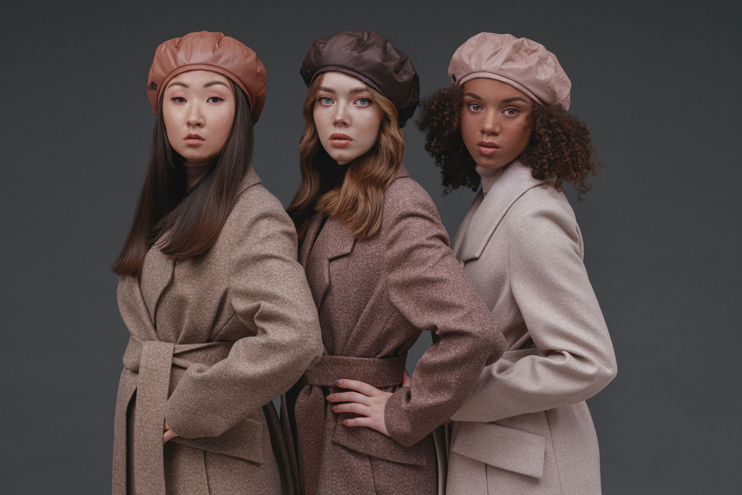 ЛУКБУК головные уборы