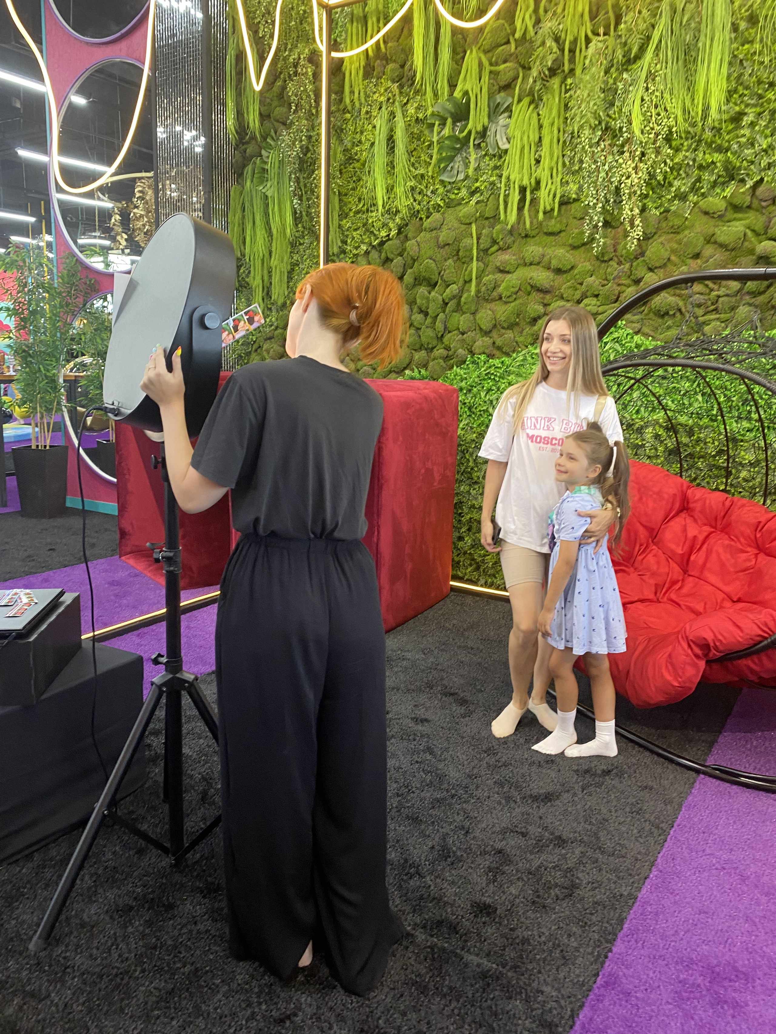 Фото-гиф-стойка BLACK (фотобудка, селфизеркало). Инсталаб Краснодар фото и видео интерактивы на ваше мероприятие