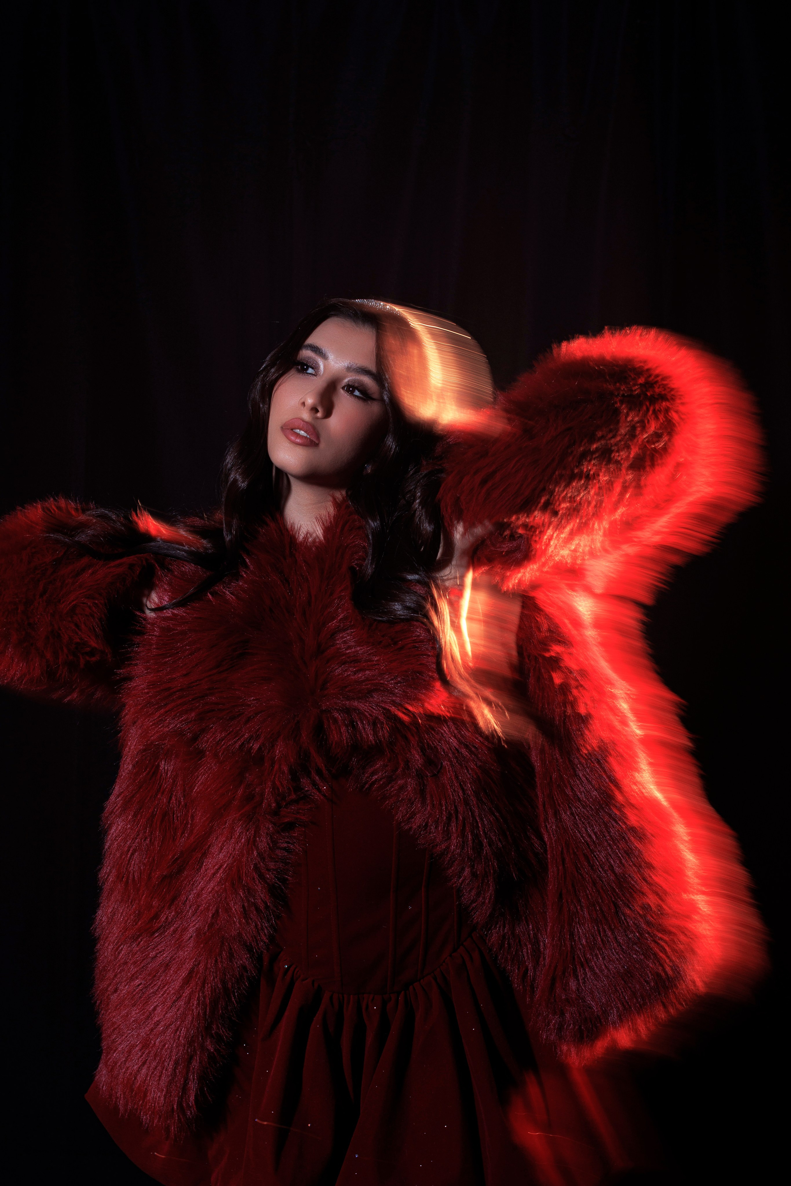 Фотосессия в студии. Я — фотограф, который помогает запечатлеть самые важные моменты вашей жизни!