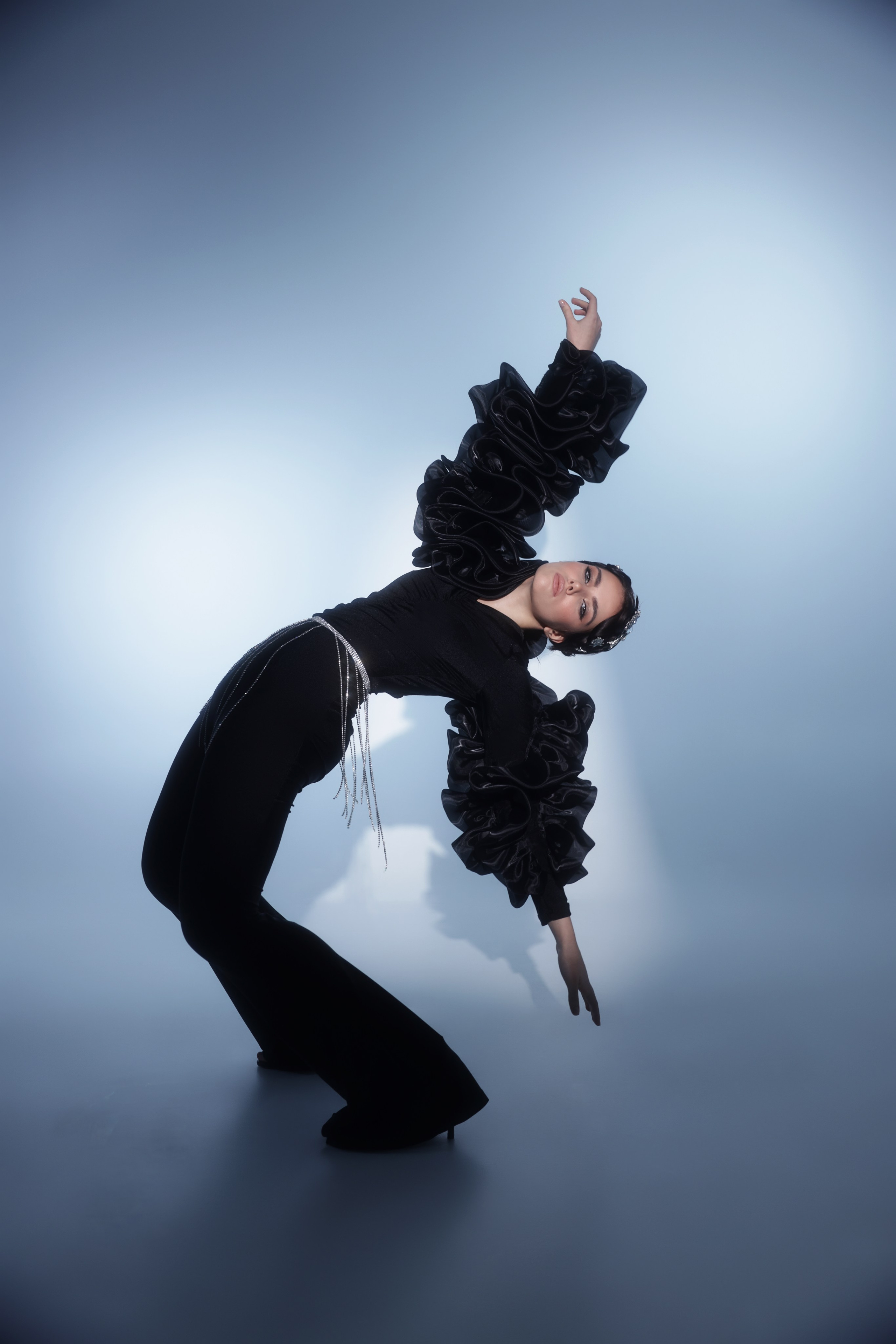 Фотосессия в студии. Я — фотограф, который помогает запечатлеть самые важные моменты вашей жизни!