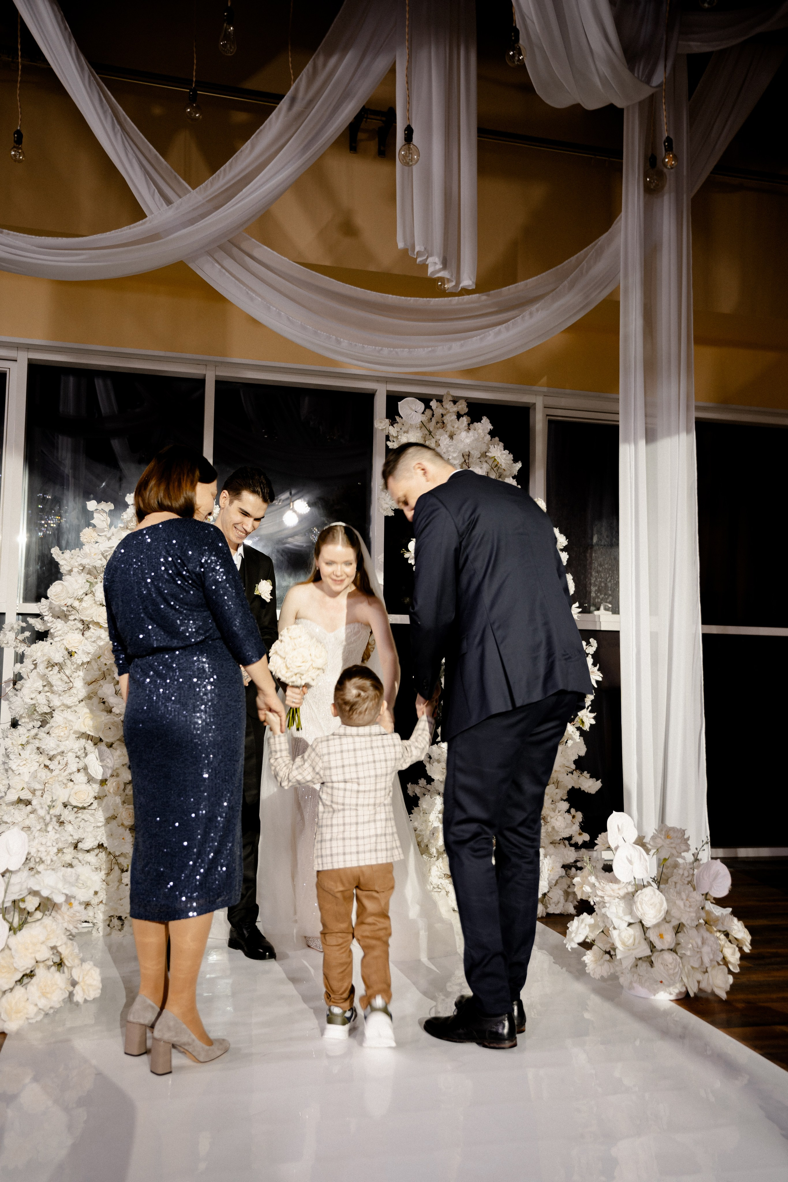 СВАДЕБНАЯ СЬЕМКА СБОРОВ В ОТЕЛЕ И ВЫЕЗД НА ЦЕРЕМОНИЮ (СНЯТО В СИБИРЕ В НИЖНЕВАРТОВСКЕ). Профессиональный фотограф, Санкт-Петербург — Виктория Богомолова