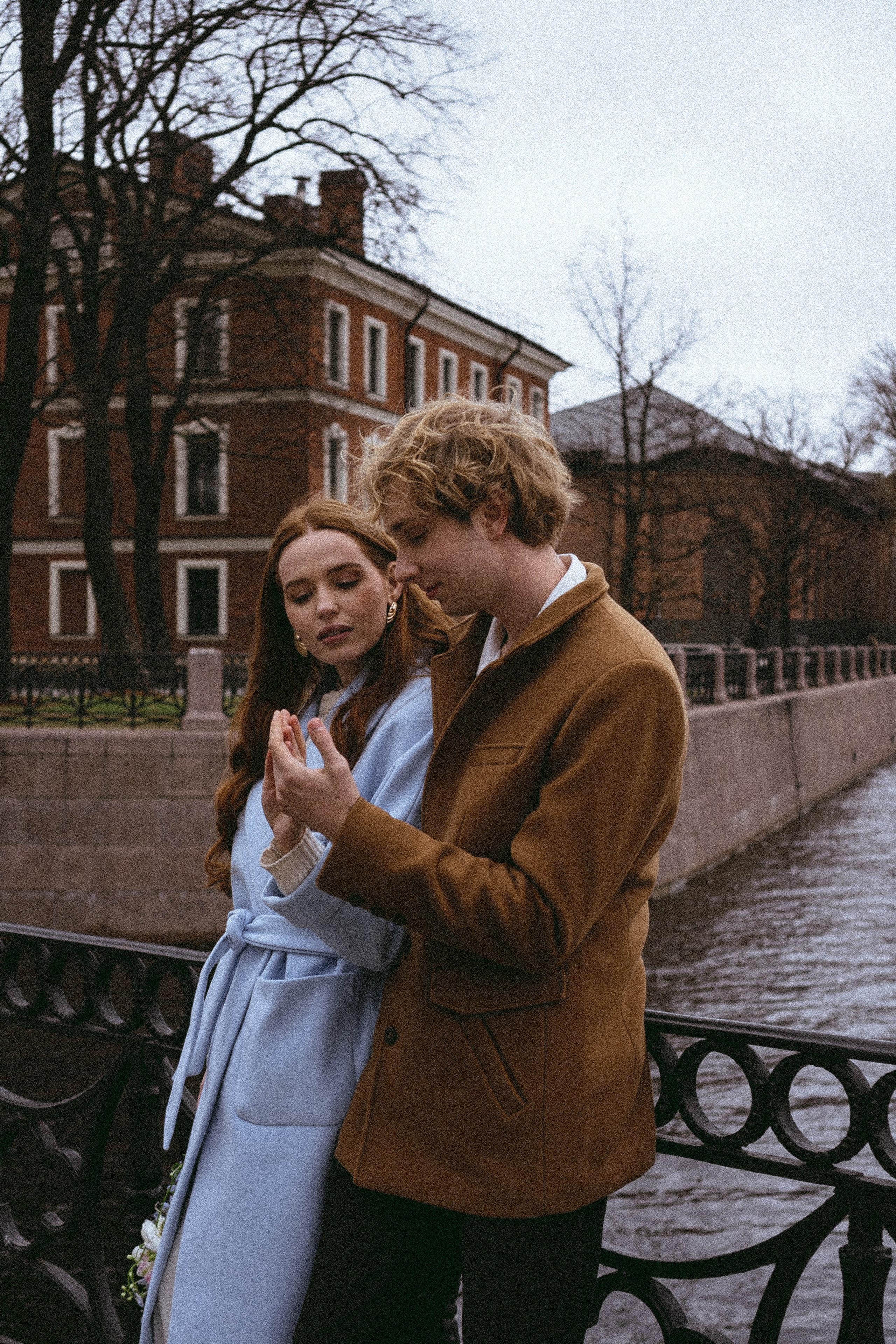 СВАДЕБНАЯ СЬЕМКА В ОТЕЛЕ. СБОРЫ ЖЕНИХА И НЕВЕСТЫ И ТАКЖЕ ТОР И ПОДГОТОВКА К ПРОГУЛКЕ И ПРОГУЛКА ПО ПЕТРОГРАДКЕ. Профессиональный фотограф, Санкт-Петербург — Виктория Богомолова