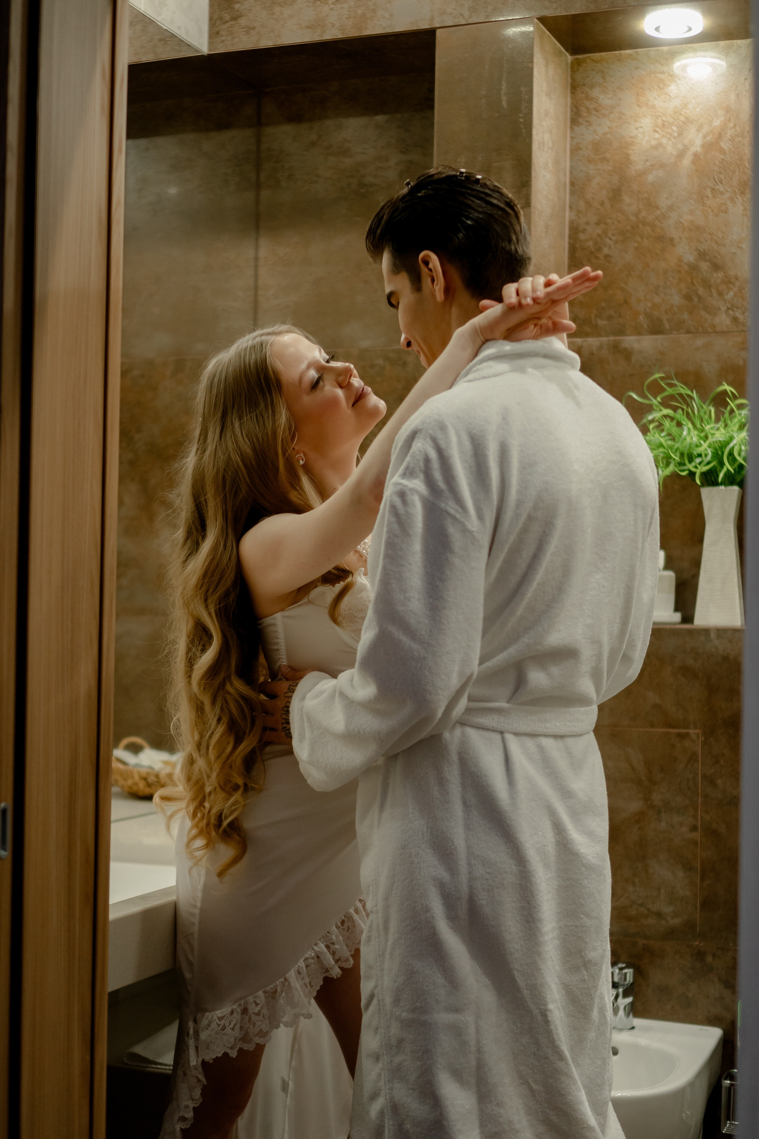 СВАДЕБНАЯ СЬЕМКА СБОРОВ В ОТЕЛЕ И ВЫЕЗД НА ЦЕРЕМОНИЮ (СНЯТО В СИБИРЕ В НИЖНЕВАРТОВСКЕ). Профессиональный фотограф, Санкт-Петербург — Виктория Богомолова