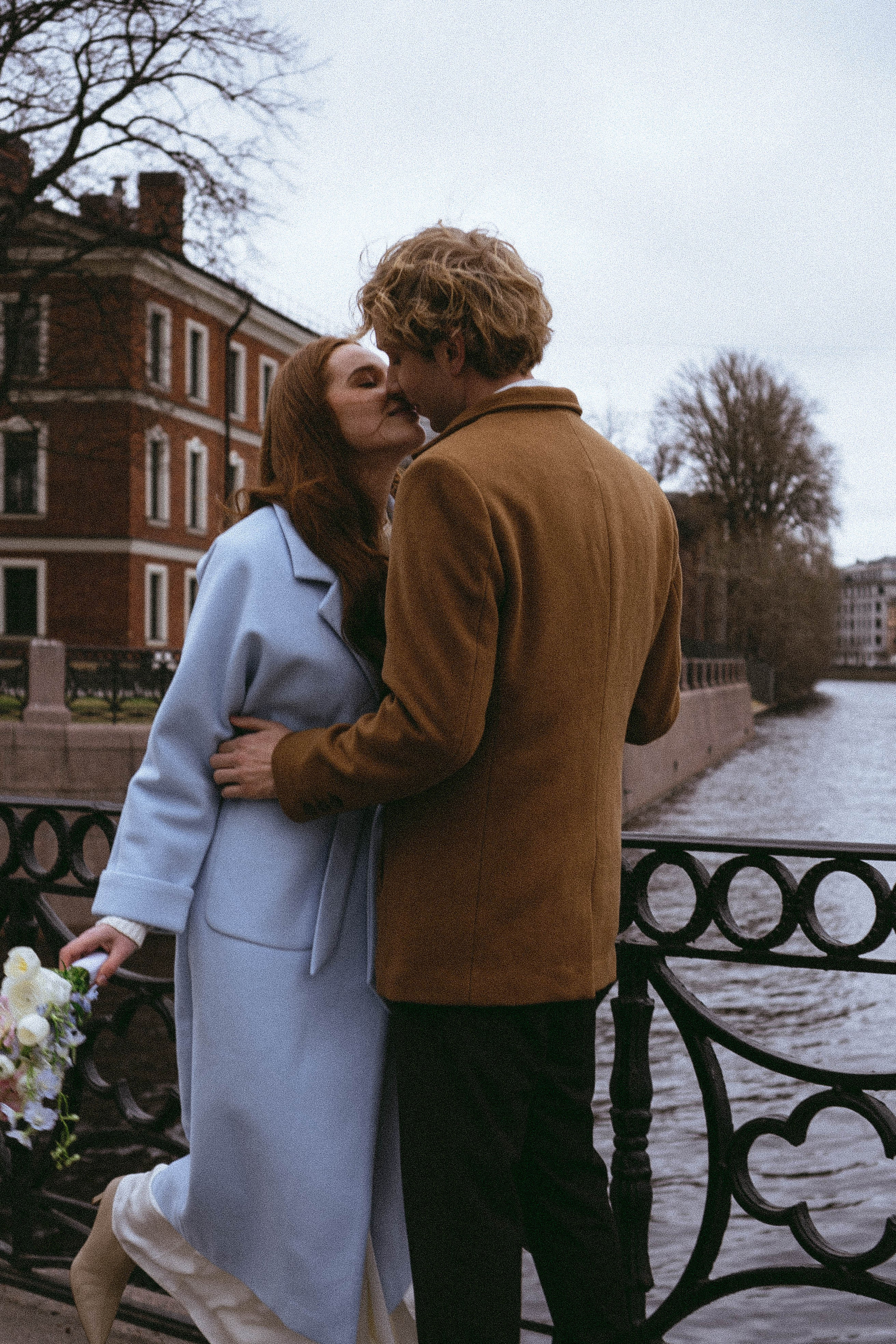 СВАДЕБНАЯ СЬЕМКА В ОТЕЛЕ. СБОРЫ ЖЕНИХА И НЕВЕСТЫ И ТАКЖЕ ТОР И ПОДГОТОВКА К ПРОГУЛКЕ И ПРОГУЛКА ПО ПЕТРОГРАДКЕ. Профессиональный фотограф, Санкт-Петербург — Виктория Богомолова