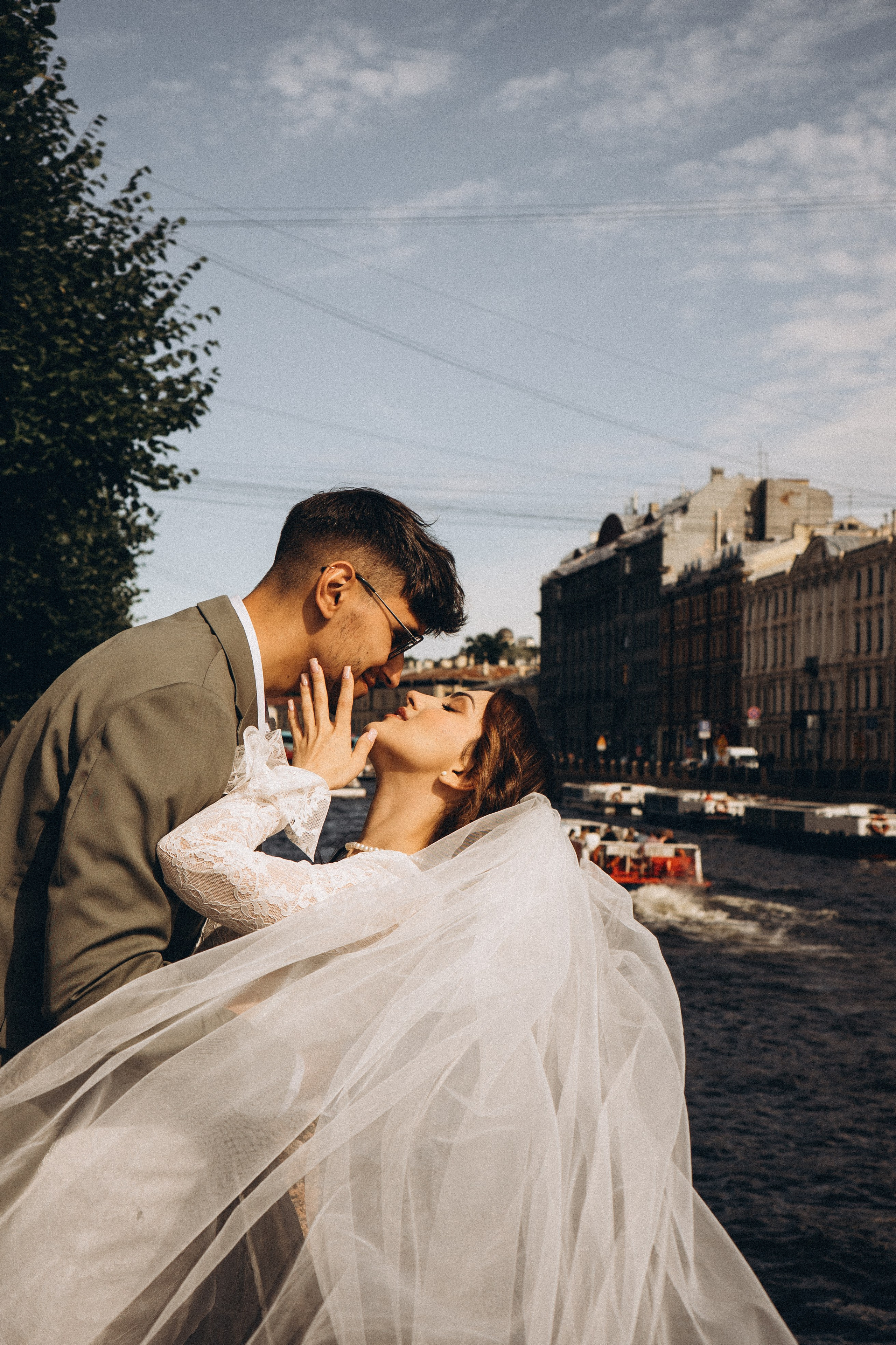 СВАДЕБНАЯ ПРОГУЛКА ВОЗЕ ИСАИКЕВСКОГО СОБОРА АСТОРИИ И ЗАКОНОДАЛЕТНОГО СОБРАНИЯ. Профессиональный фотограф, Санкт-Петербург — Виктория Богомолова