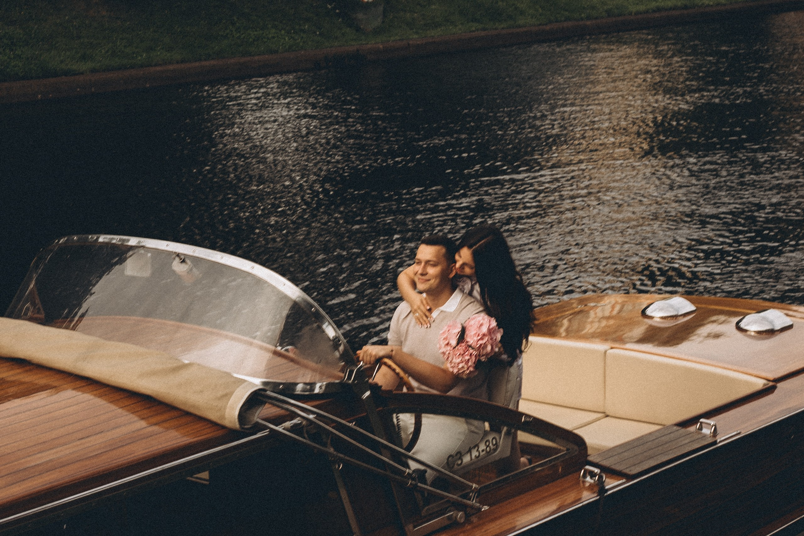 СВАДЕНБНАЯ СЬЕМКА НА КАТЕРЕ ПО КАНАЛАМ САНКТ-ПЕТЕРБУРГА И В АКВАТОРИИ НЕВЫ. Профессиональный фотограф, Санкт-Петербург — Виктория Богомолова