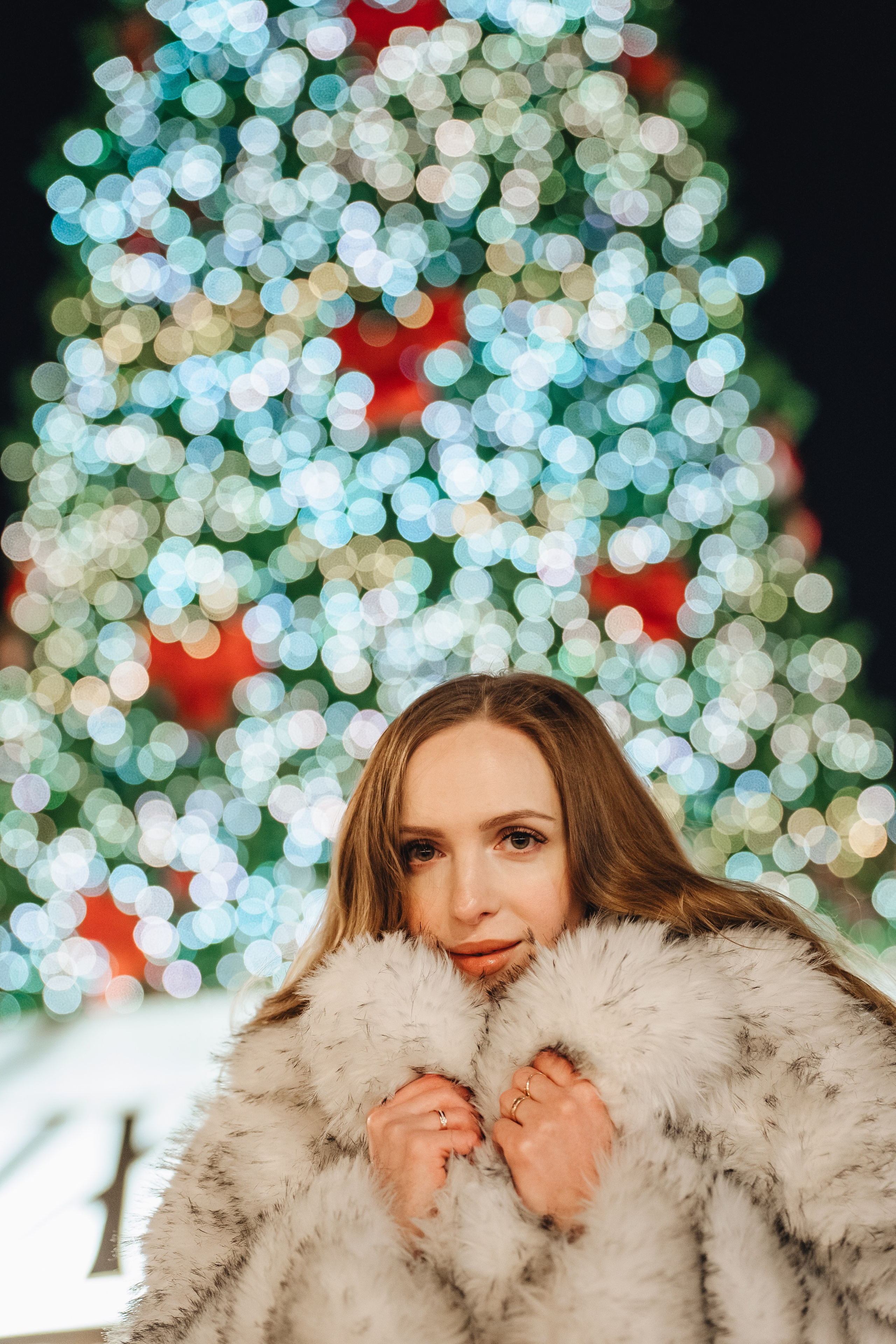 ПРОГУЛКА НА МАНЕЖНОЙ ПЛОЩАДИ ДЛЯ ДЕВУШКИ ПЕРЕД НОВЫМ ГОДОМ (НОВОГОДНЯЯ ФОТОСЕССИИЯ НА МАНЕЖНОЙ ПЛОЩАДИ). Профессиональный фотограф, Санкт-Петербург — Виктория Богомолова