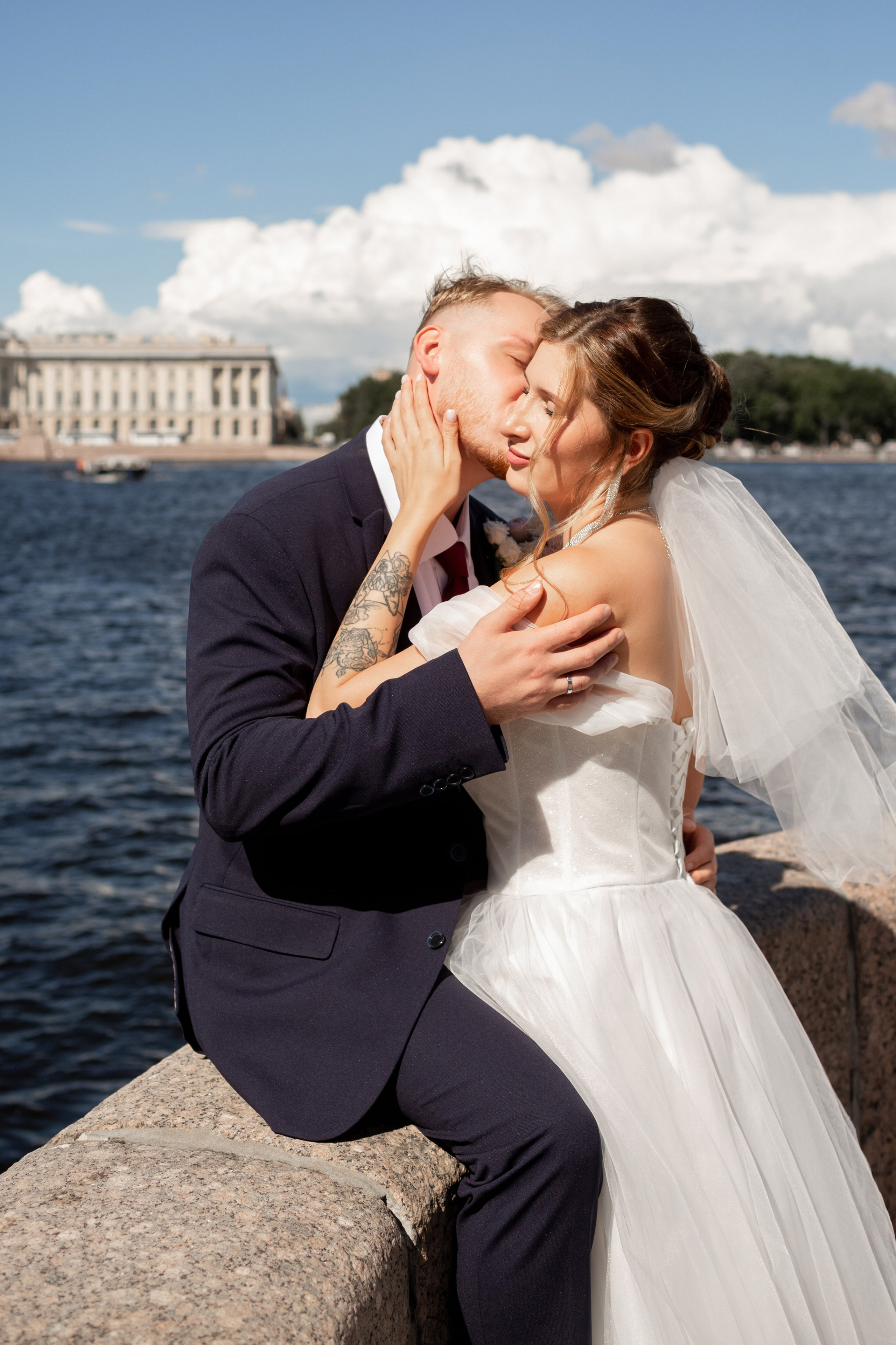 Свадебная фотопрогулка около Дворца бракосочетания №1.