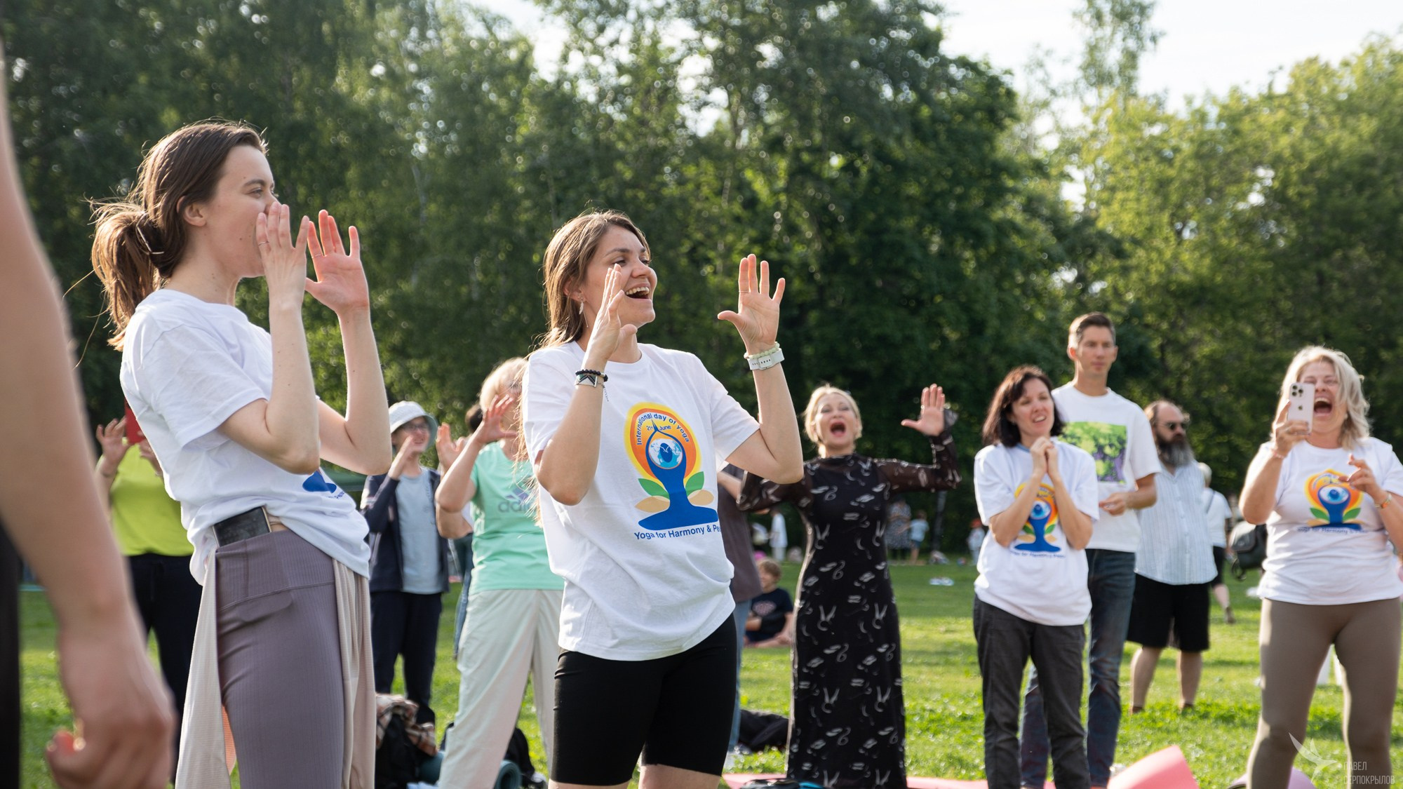 Международный день йоги в парке Горького. Репортажный фотограф в Казани Павел Серпокрылов