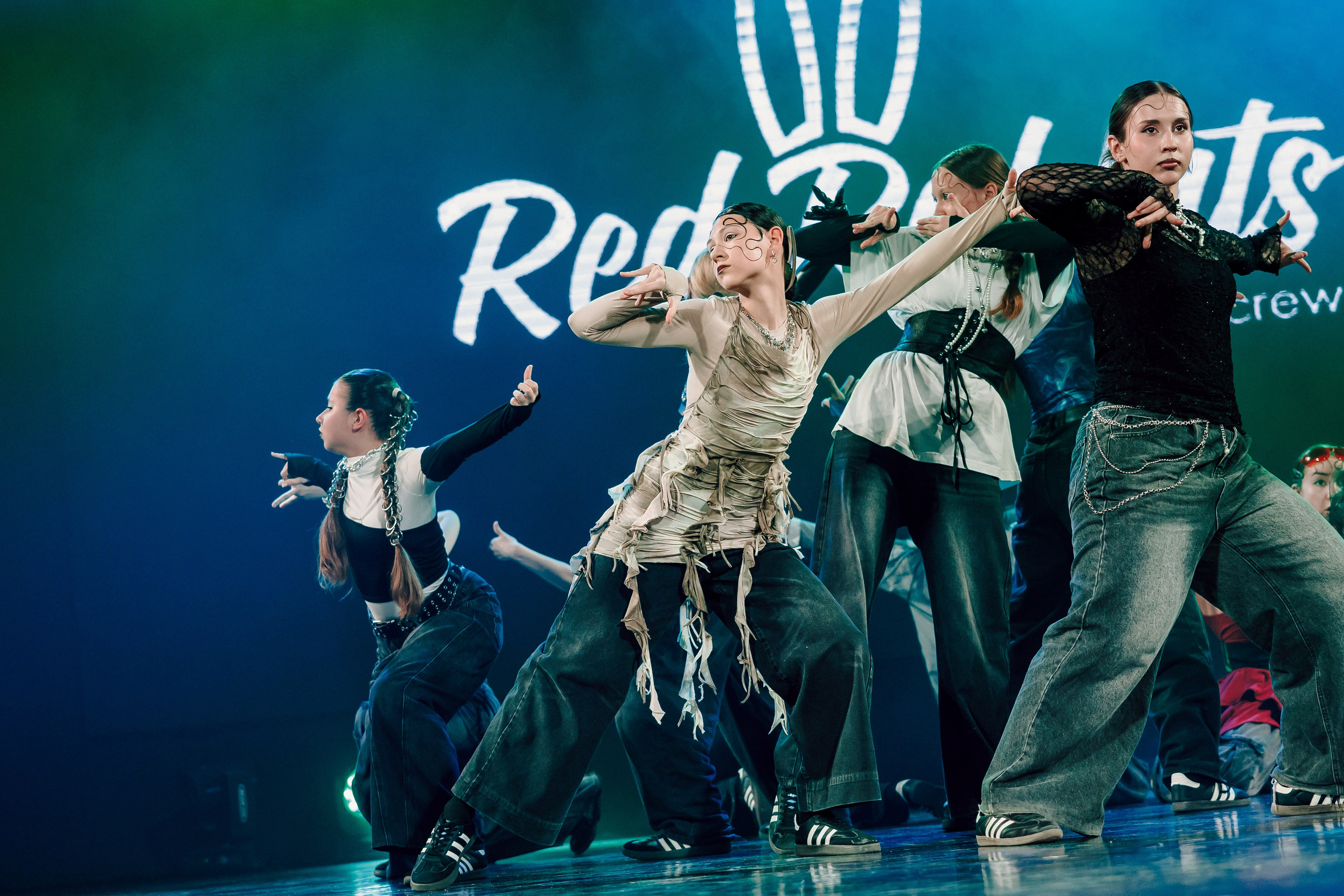 Отчётный концерт танцевальной школы «Red Rabbits» 2025. Лёшка Варзегов — фотограф