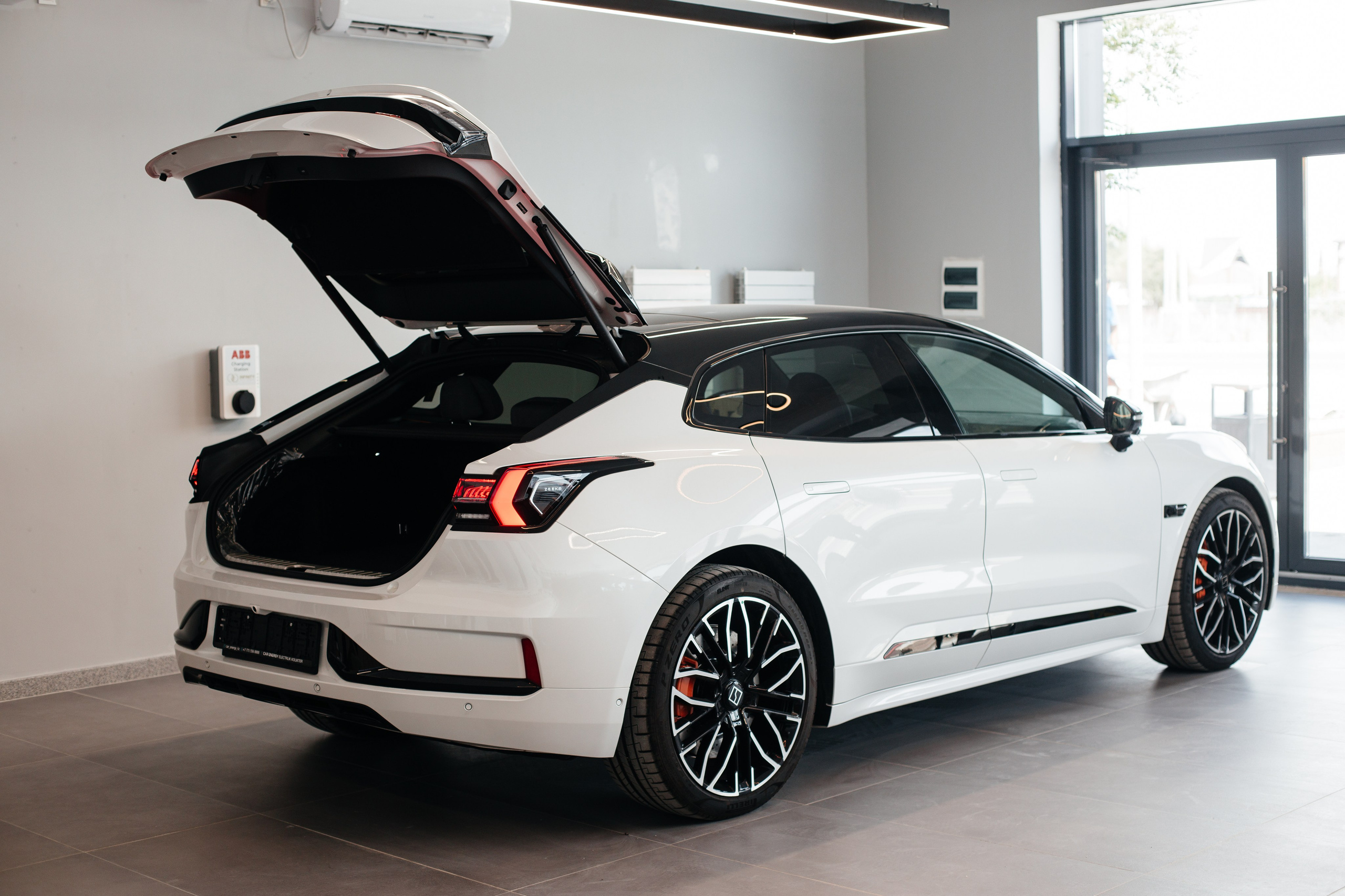 Фотосессия для Автосалона CAR ENERGY в городе Атырау. Фотограф Сиражев Карымсак. Фотосессия, бизнес портреты