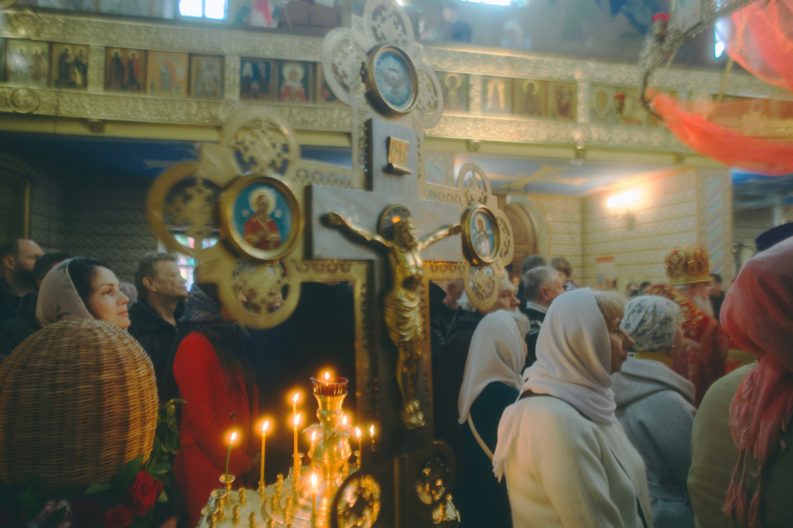 Репортаж с Божественной литургии в храме св. Пантелеимона в Екатеринбурге. Фотограф в Екатеринбурге: венчания, крещения, репортаж. Видео и трансляции. Официальный фотограф Екатеринбургской епархии