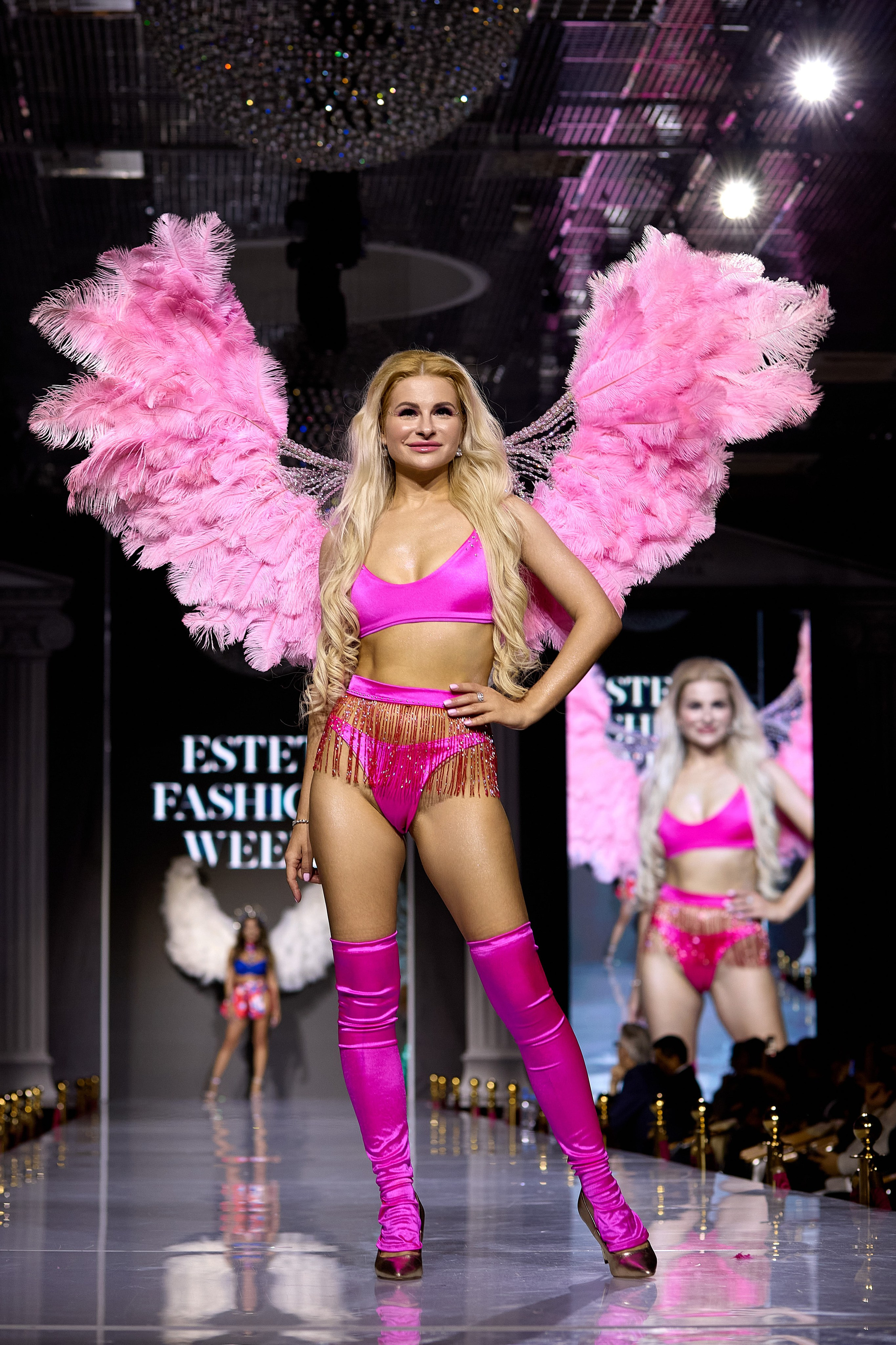 Показ в стиле Victoria's Secret | Ювелирная неделя моды «Эстет»