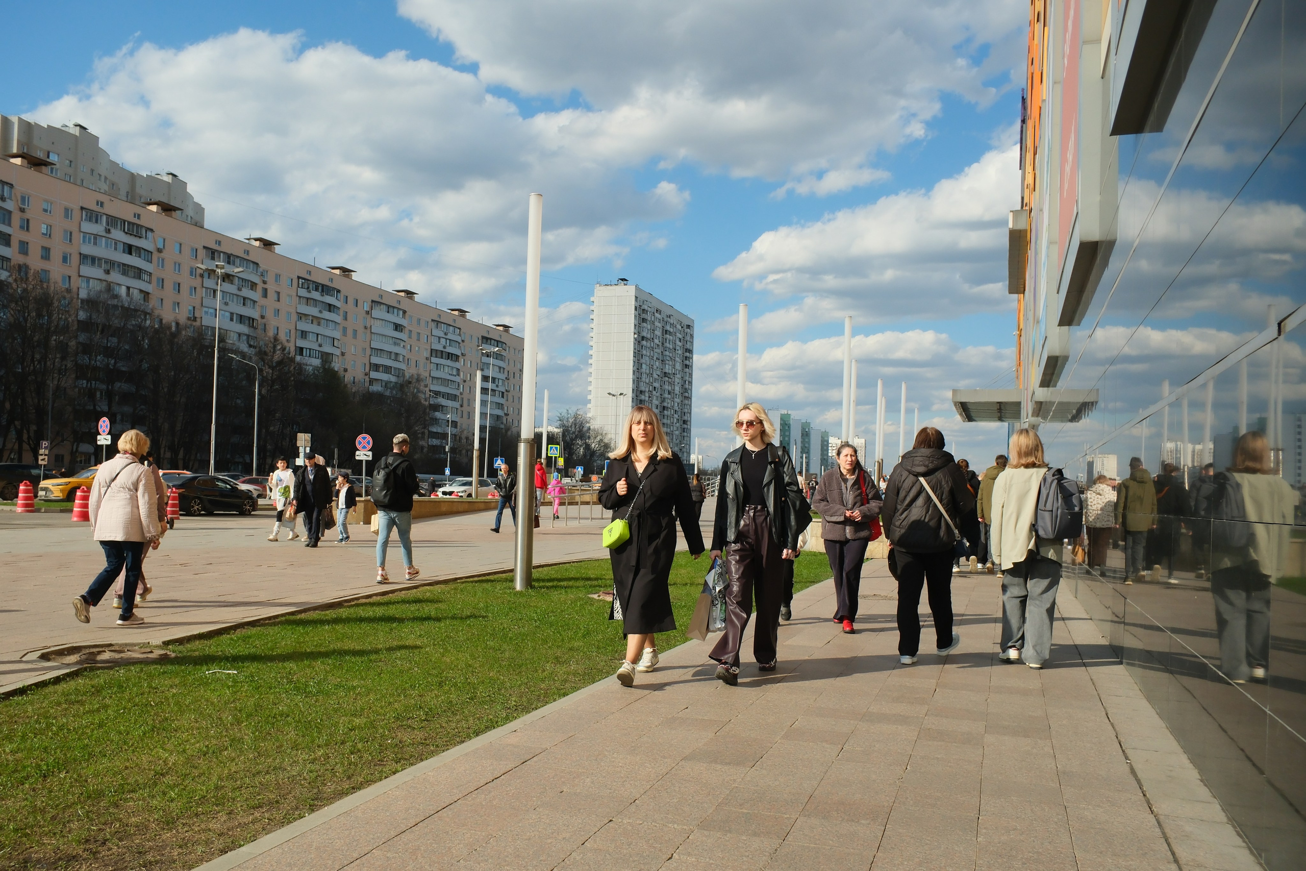 Улица, люди, жизнь…