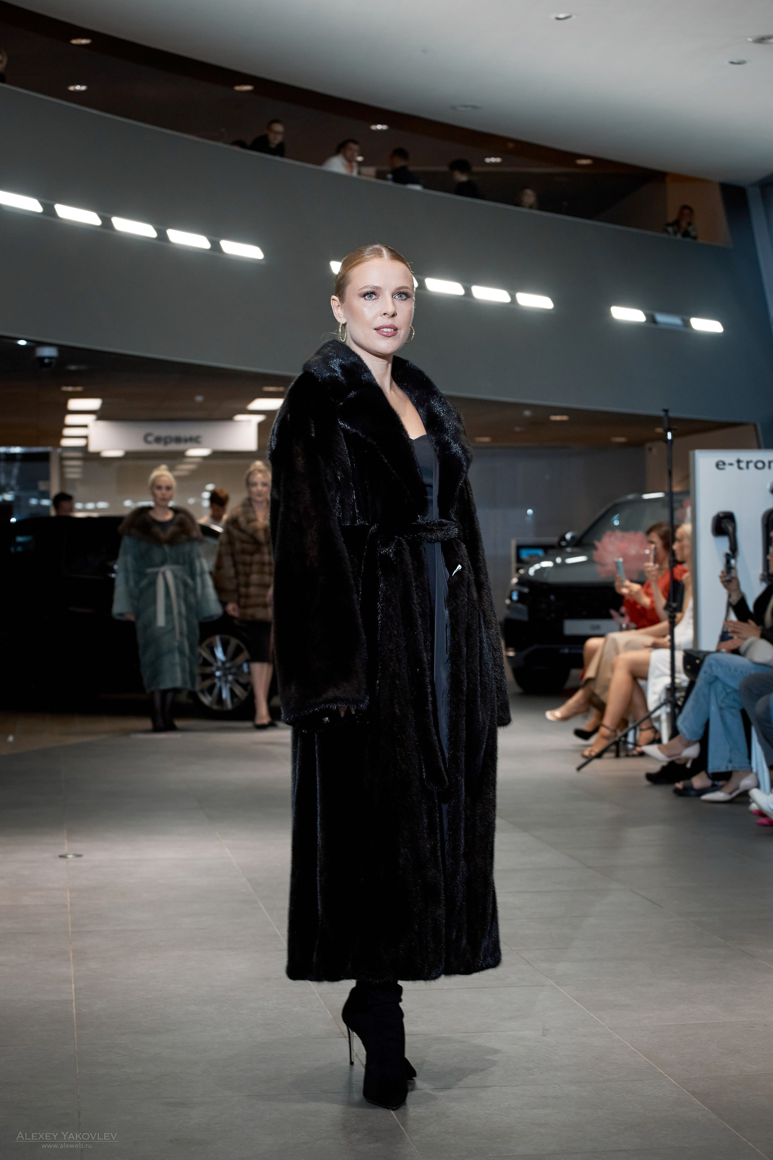 Модный показ PRE-FALL модельной школы Modeling+. Фотограф Алексей Яковлев