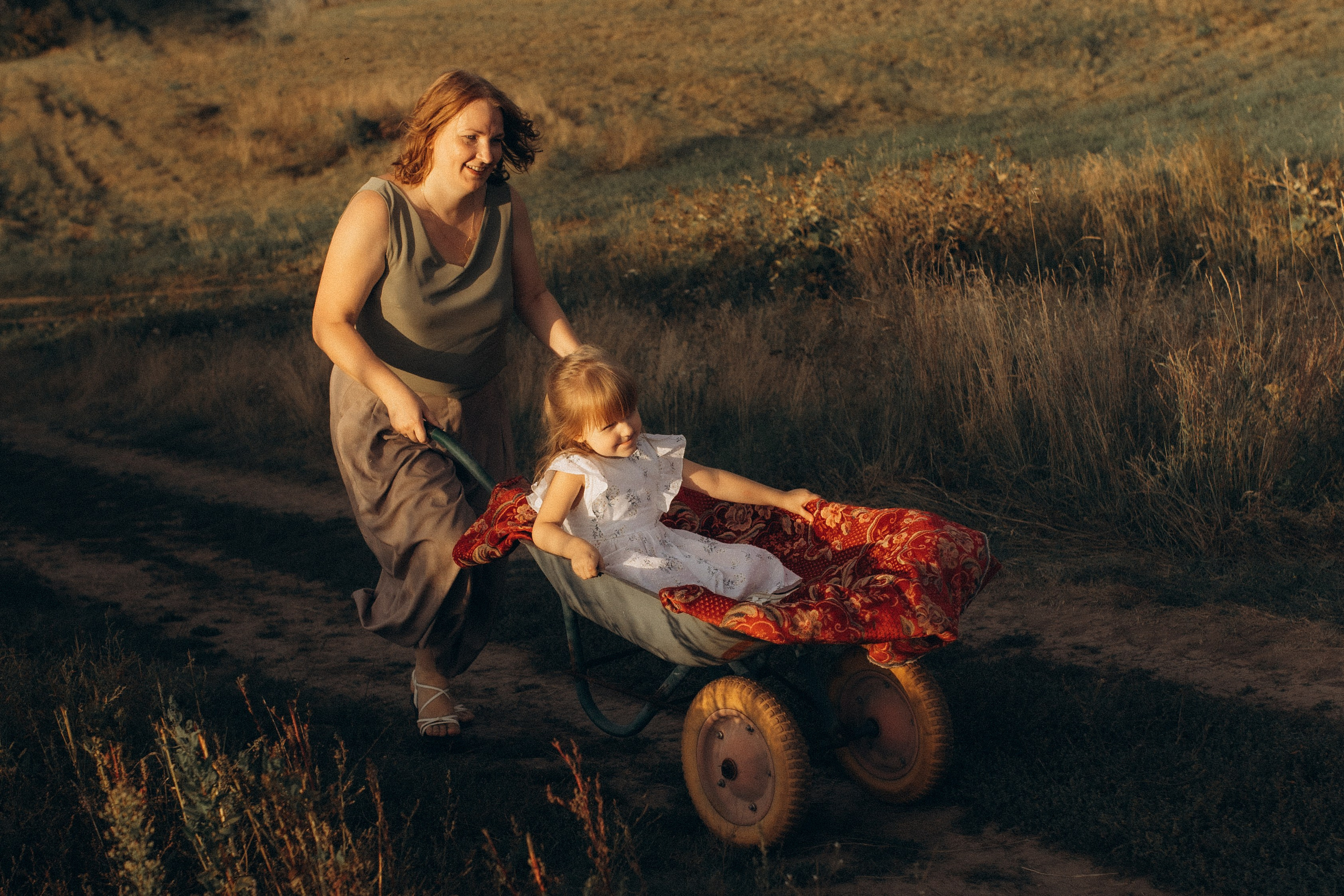 Летняя история в поле. Семейный фотограф lifestyle в Новосибирске Елена Шпилевая