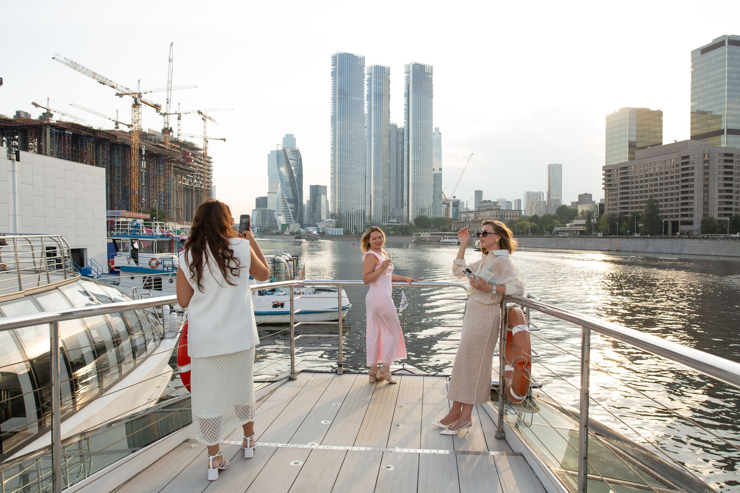 Dubai Vibes Intourist Cruise Party. Семейный и детский фотограф Анна Петракова