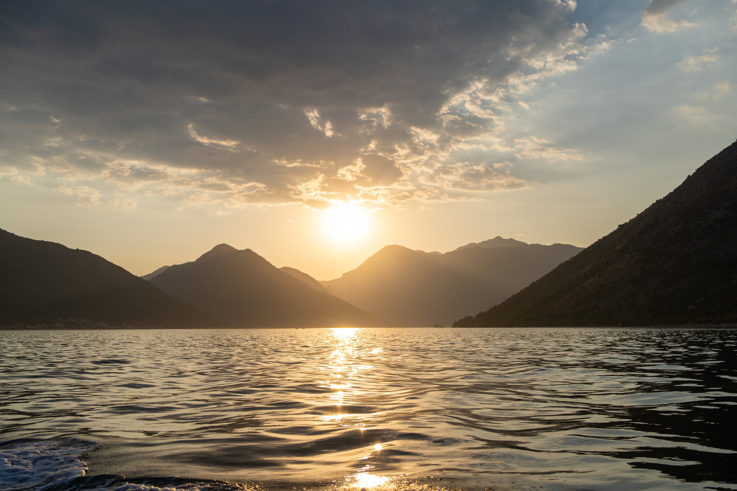Viktor-Daniela. Elopement Wedding Photographer