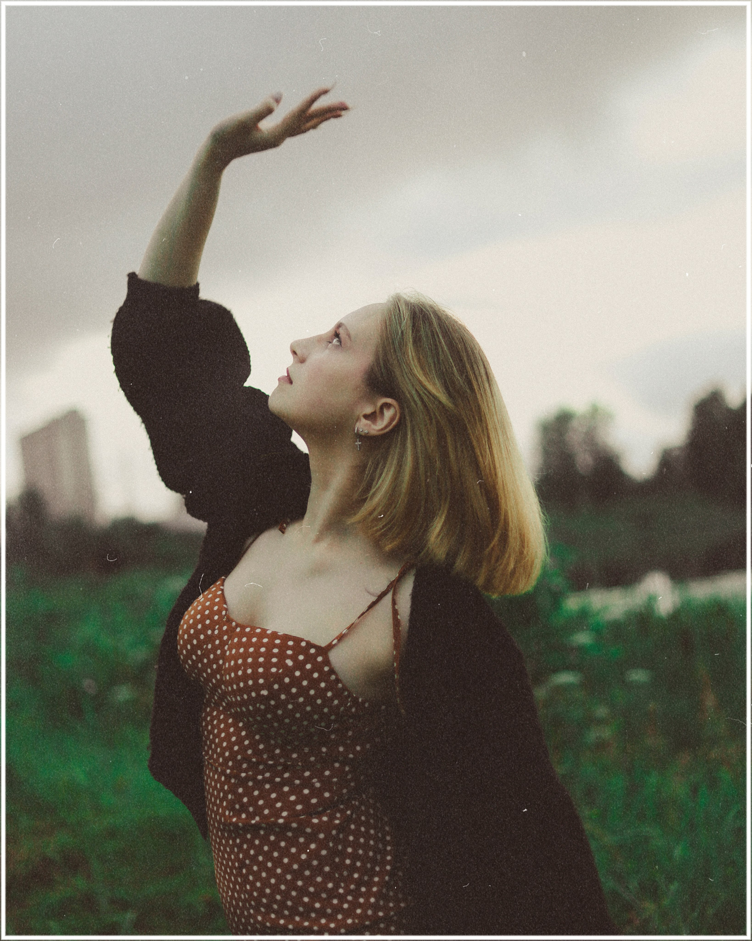 Without an umbrella. Sun Betty — кинофотограф Элизабет