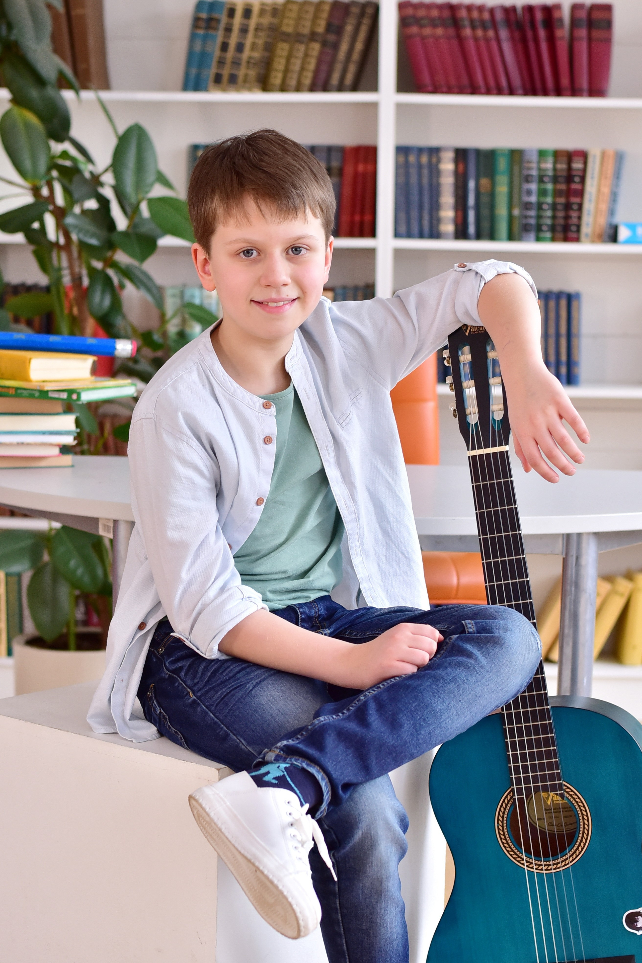 Фотоальбомы для средней и младшей школы. Стильные выпускные альбомы, детские фотосессии, сюжетные фотографии