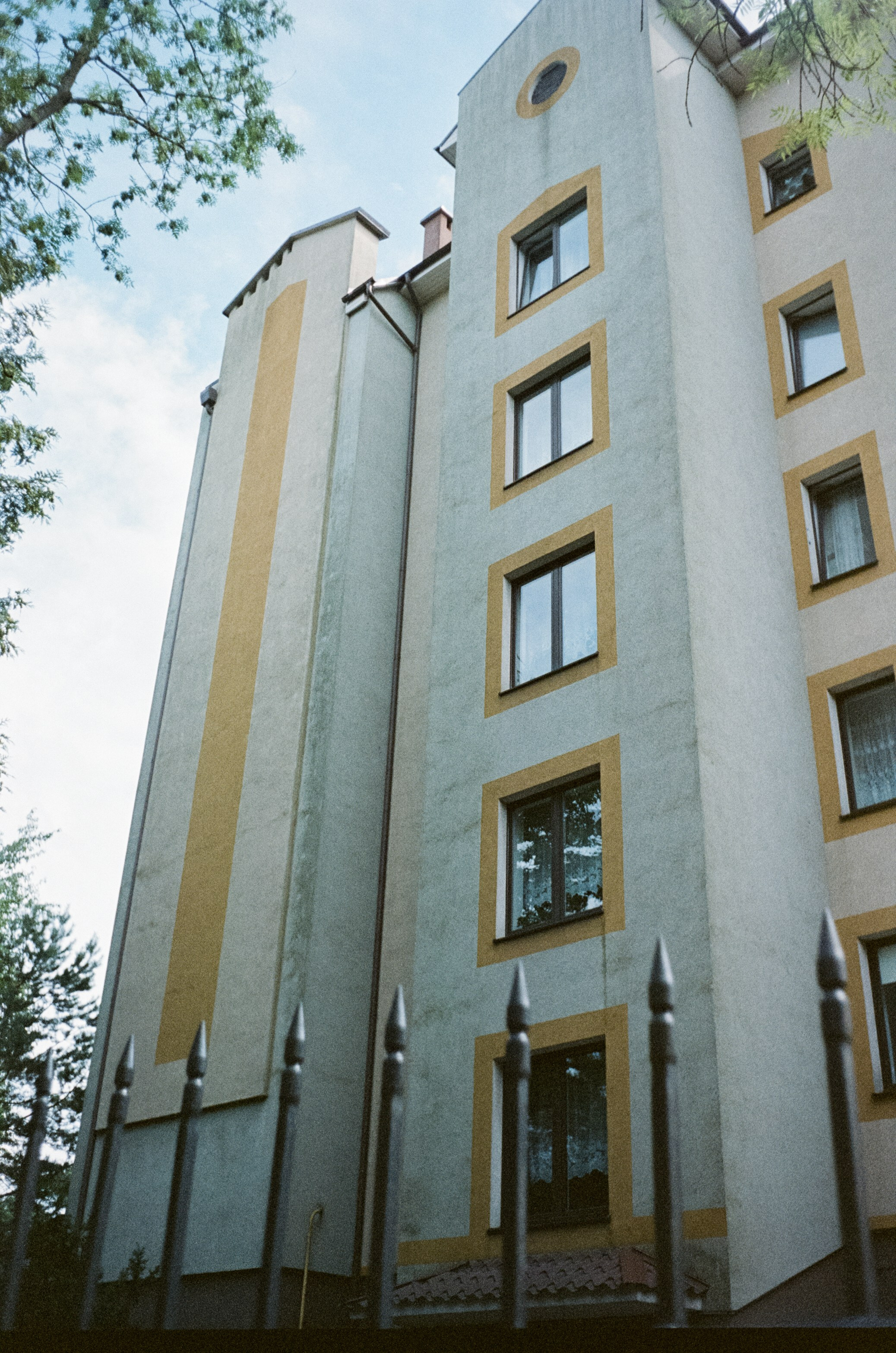 11 июля Светлогорск улочки / Minox 35 GT (2) / Kodak Portra 400 VC @ISO 100