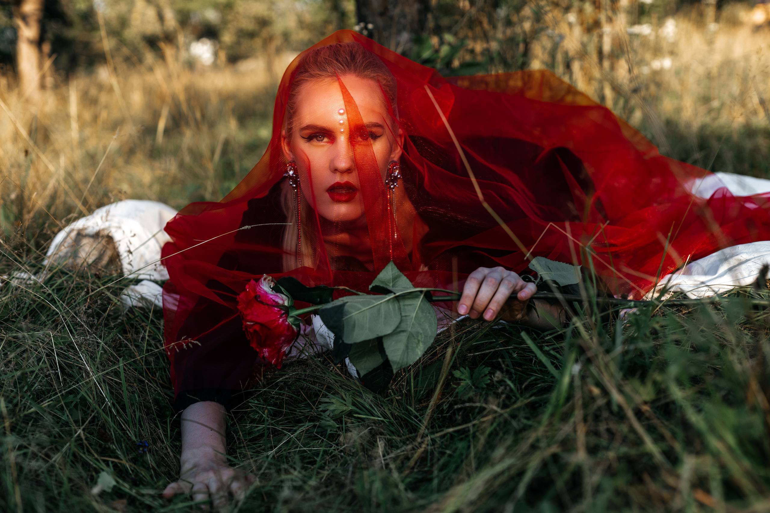 Из белого в красный. Фотограф Великий Новгород