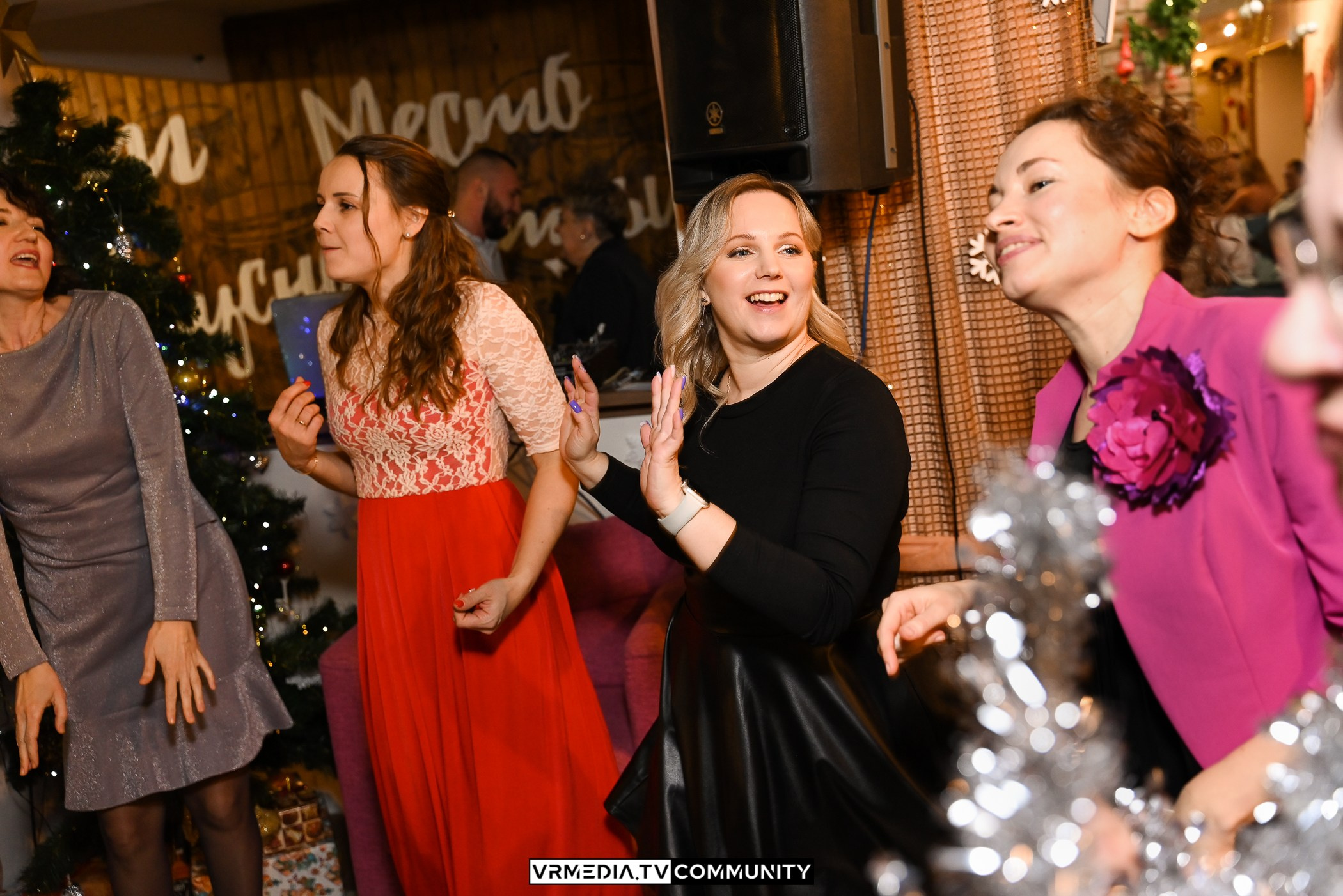 Новогодний вечер в кафе «КАмпот»