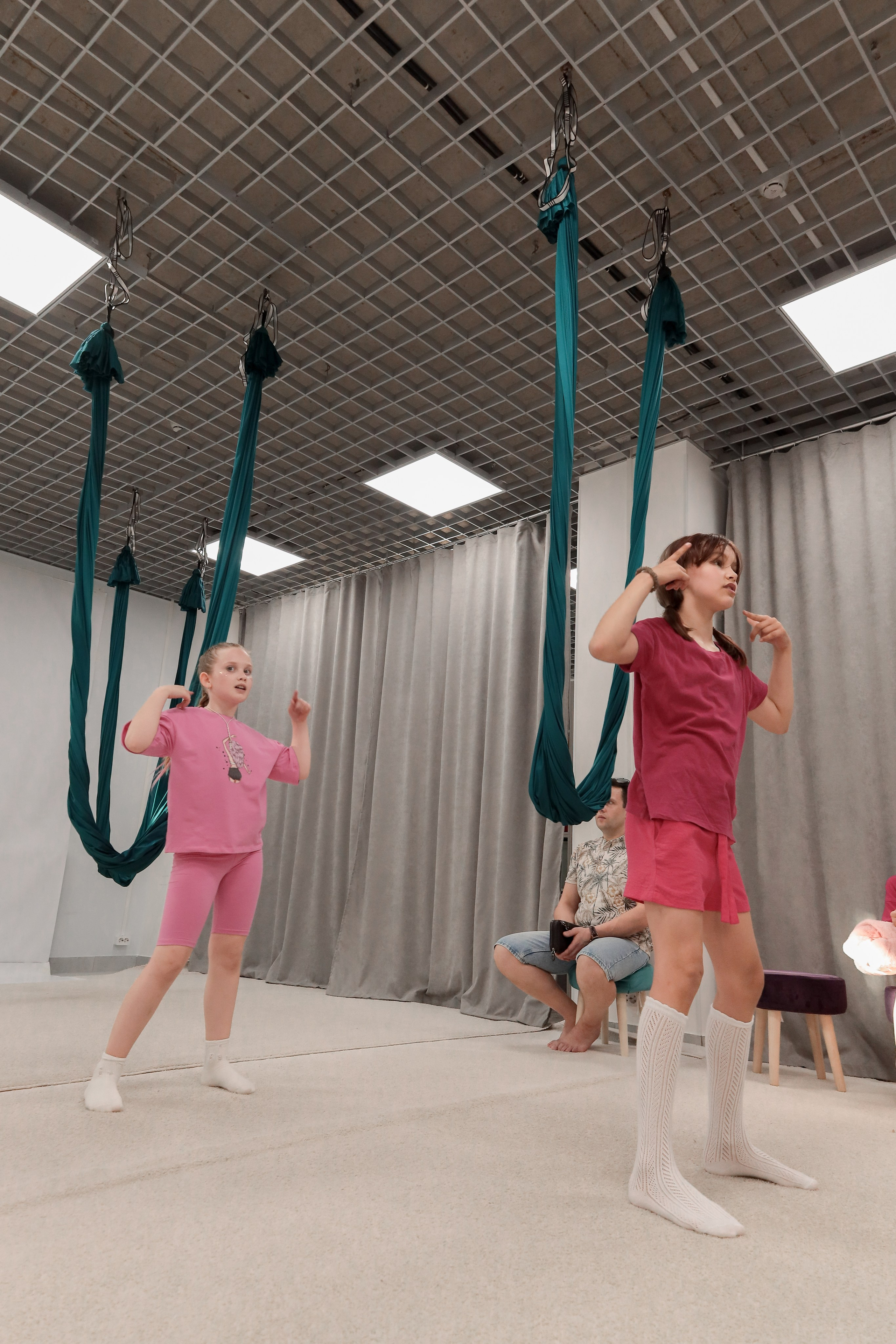 Детская аэройога. Фотограф Надршина Лилия