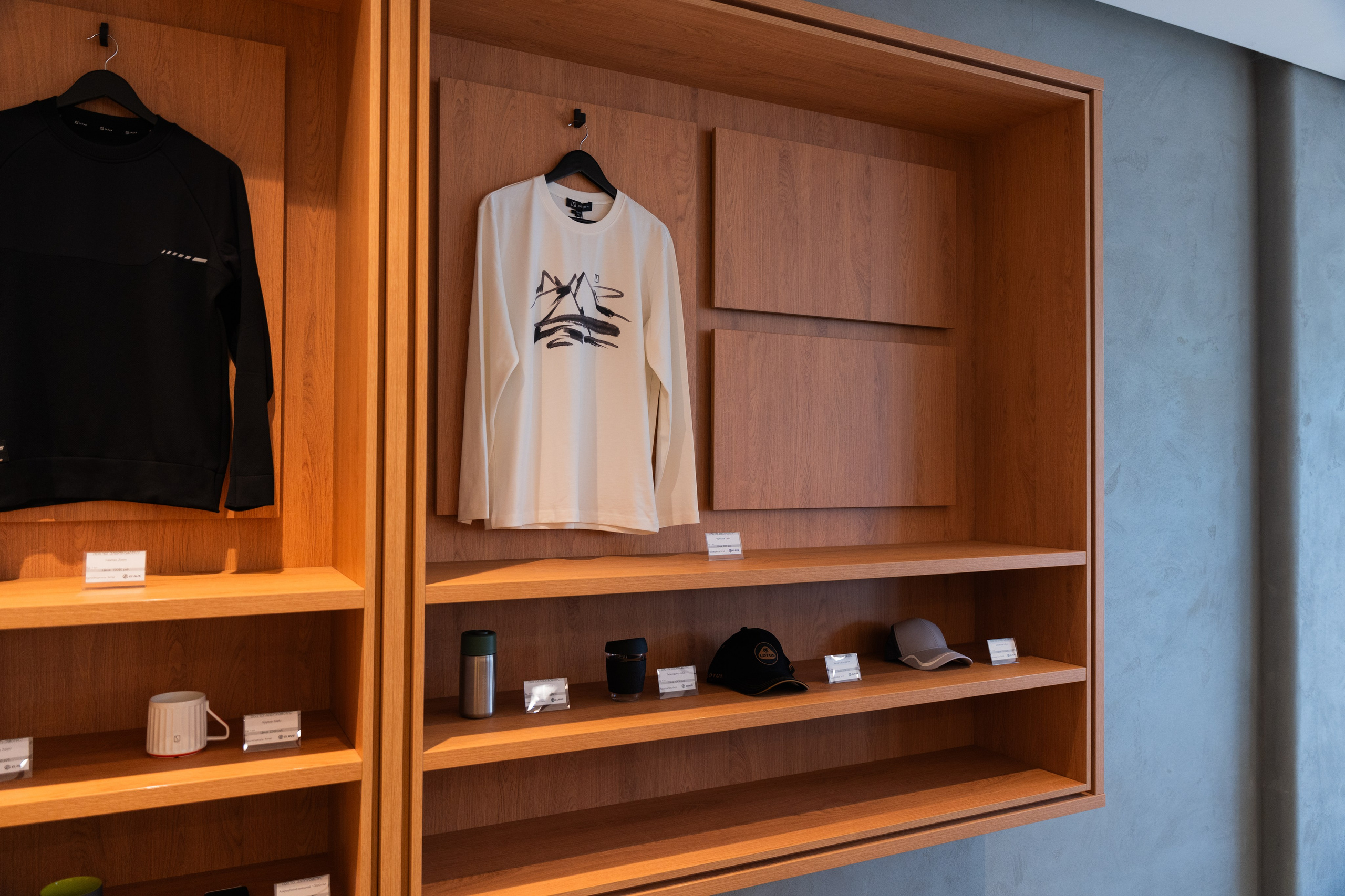 Интерьерная фотосъемка автосалона Elrus в Краснодаре. Zeekr, LiXiang Профессиональная фотосъемка интерьера премиум-автосалона в Краснодаре. Шедевры для Вас! Фотограф и Видеограф в Краснодаре Пахиев Руслан