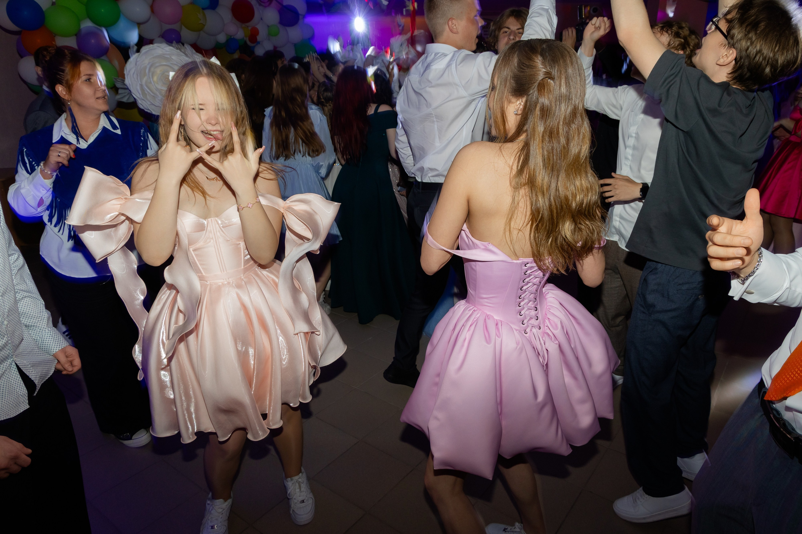 Школьный выпускной 2025 год в Минске, Беларуси. Свадебный фотограф в Минске/Беларуси Сергей Спиридонов