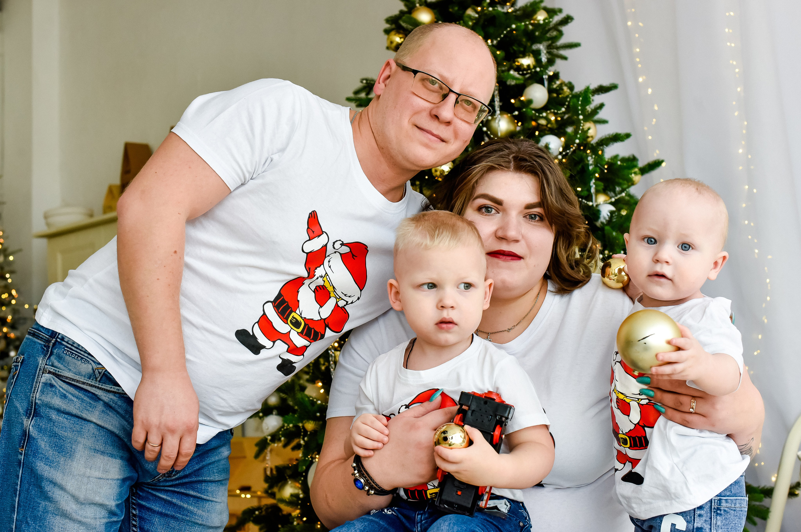 Новогодняя фотосессия для семьи Натальи И Дениса с сыновьями