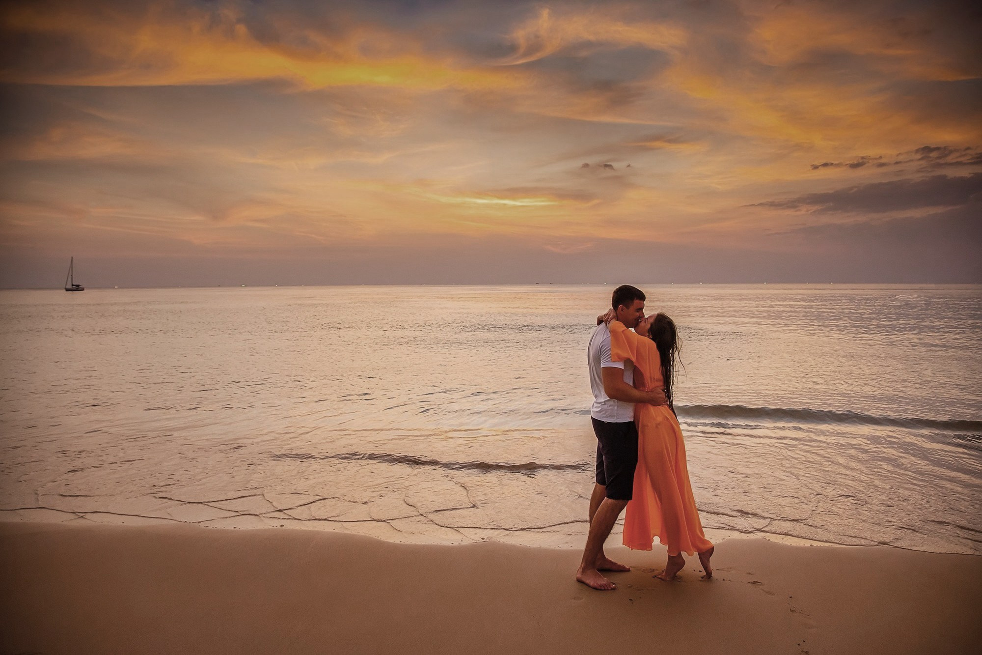 семейная фотосессия фотораф Пхукет пляж море закат силуэт Ката Карон Найхарн Патонг Найхарн Сурин море счастье радость идея место образ пример фото позы для фотосессии Phuket Naiharn Kata Karon Patong Surin заказать фотосъёмку цена детская фотосессия