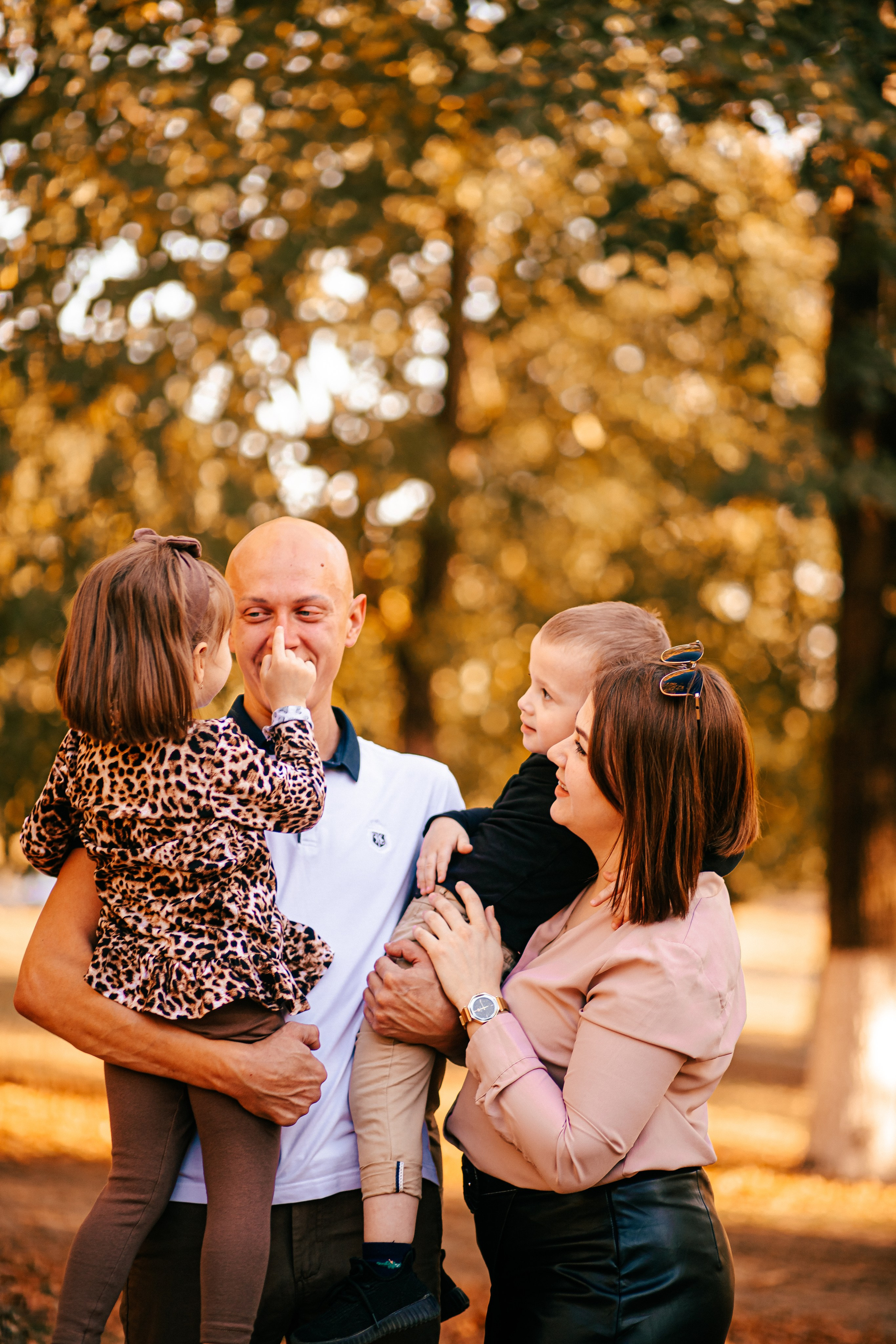 Семейная фотосессия в парке. Свадебный фотограф Кропоткин Краснодар