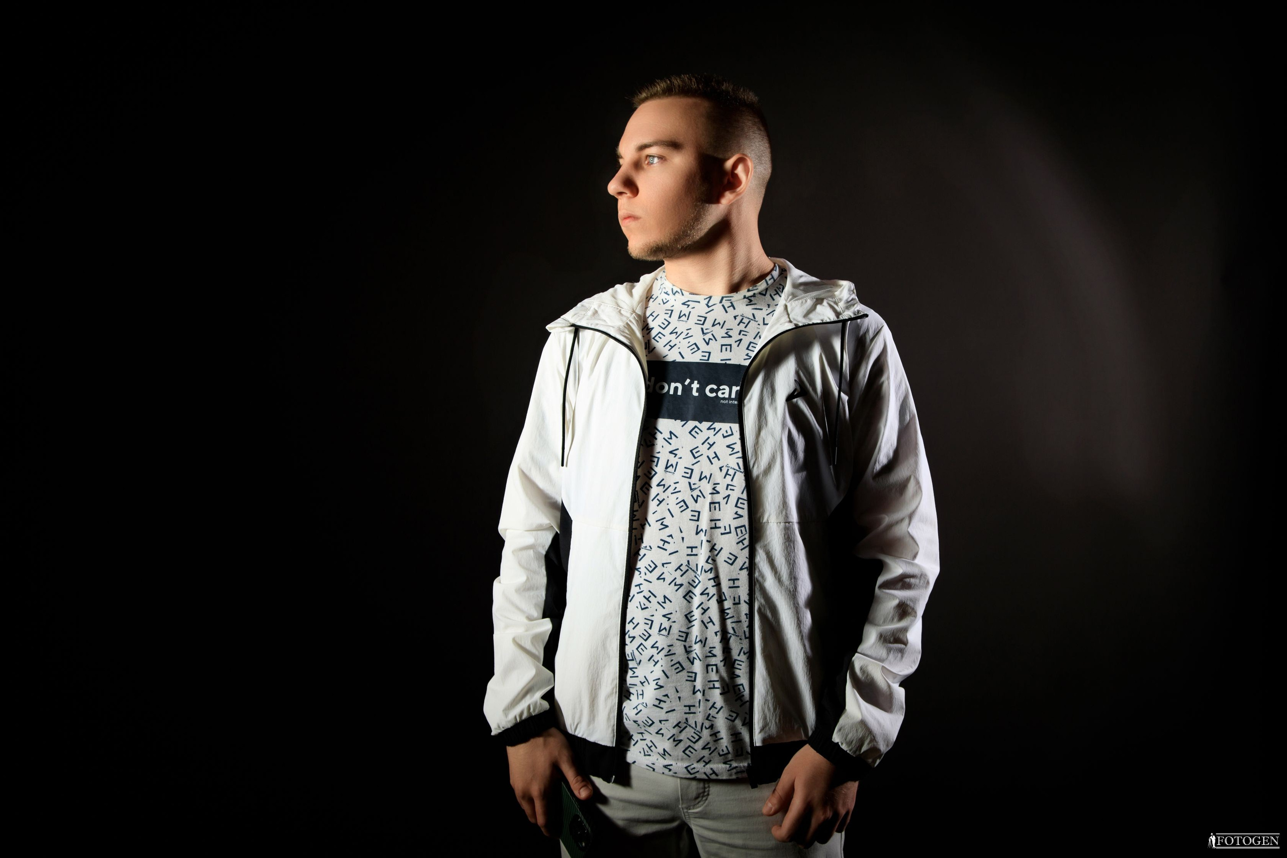 Профессиональная мужская фотосессия в Fotogen: Ваша история в кадре. Интерьерная фотостудия FOTOGEN г. Краснодар