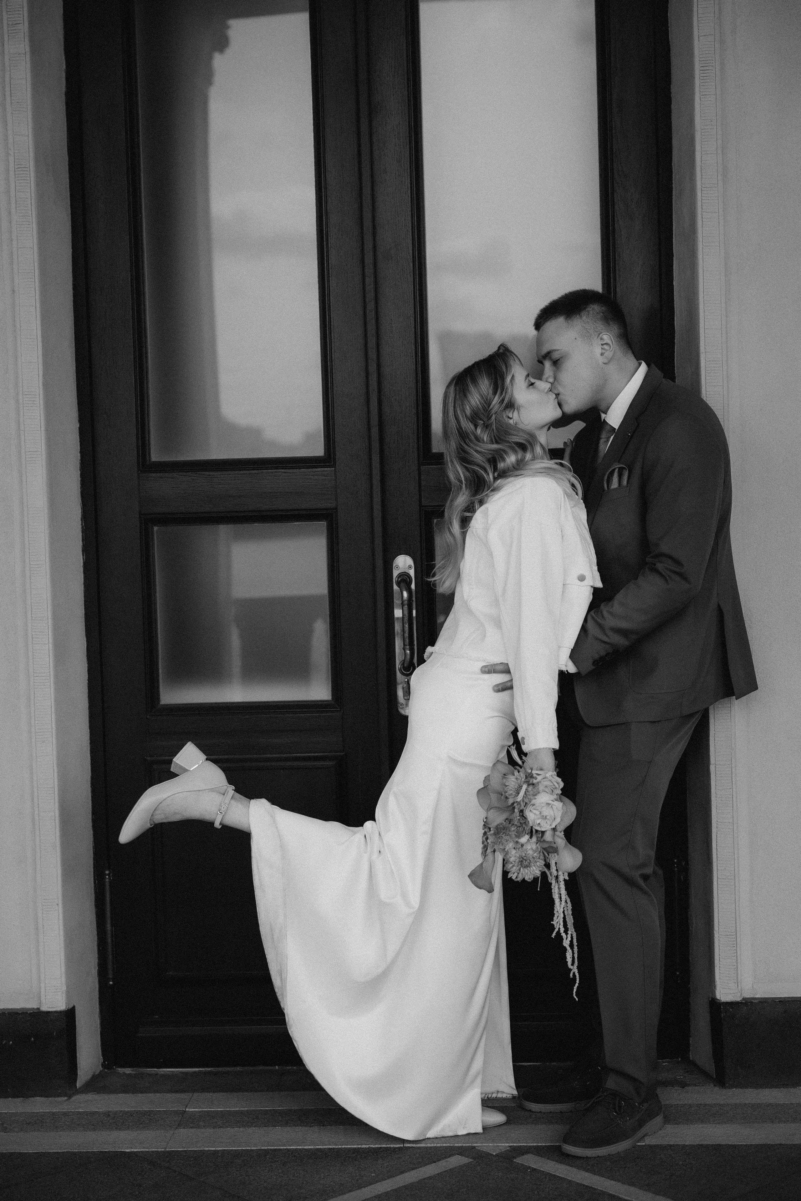 Свадебная фотосессия на Речном вокзале города Москвы