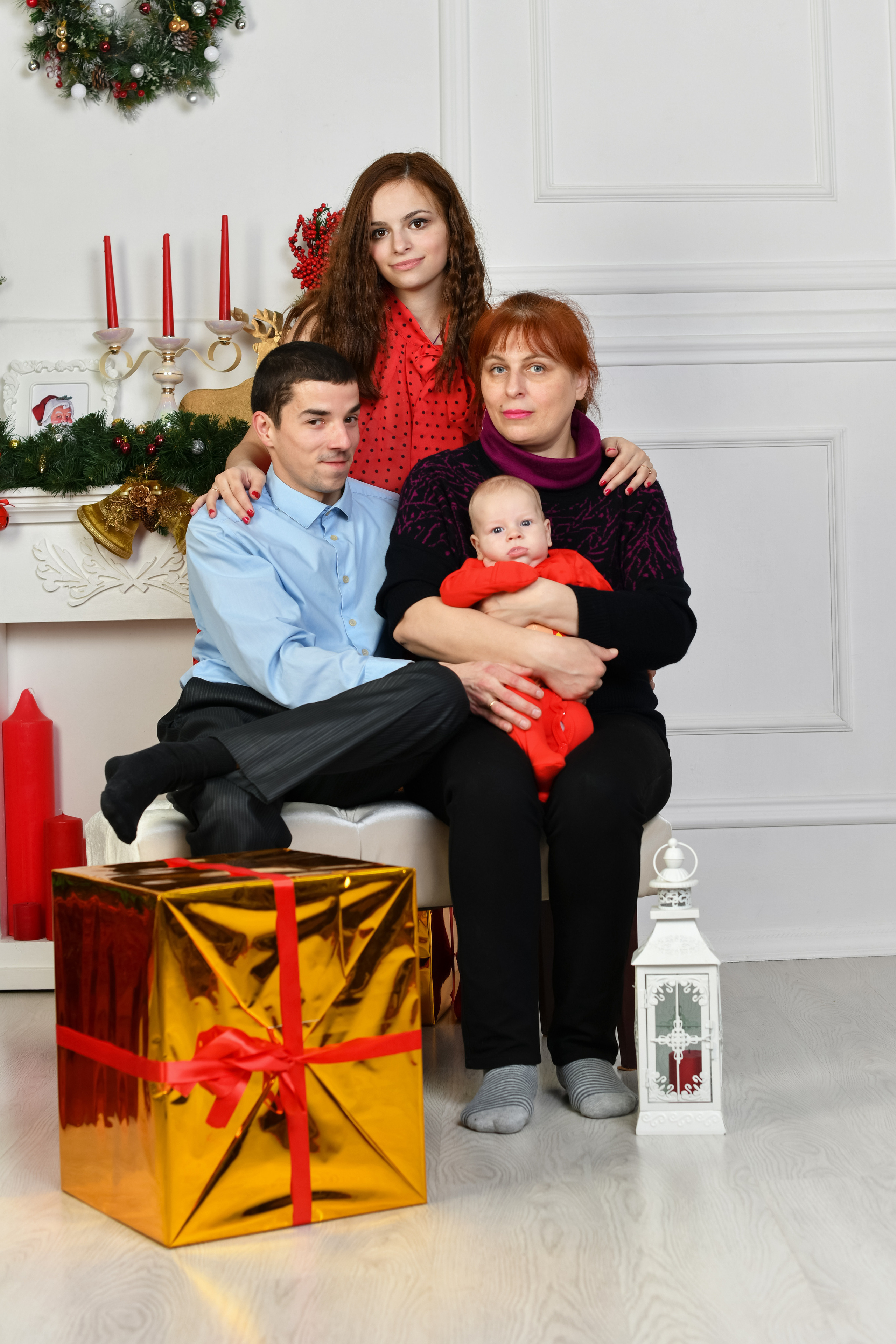 Ирина с семьей. Студия. Свадебный и портретный фотограф в Москве Галина Борисова